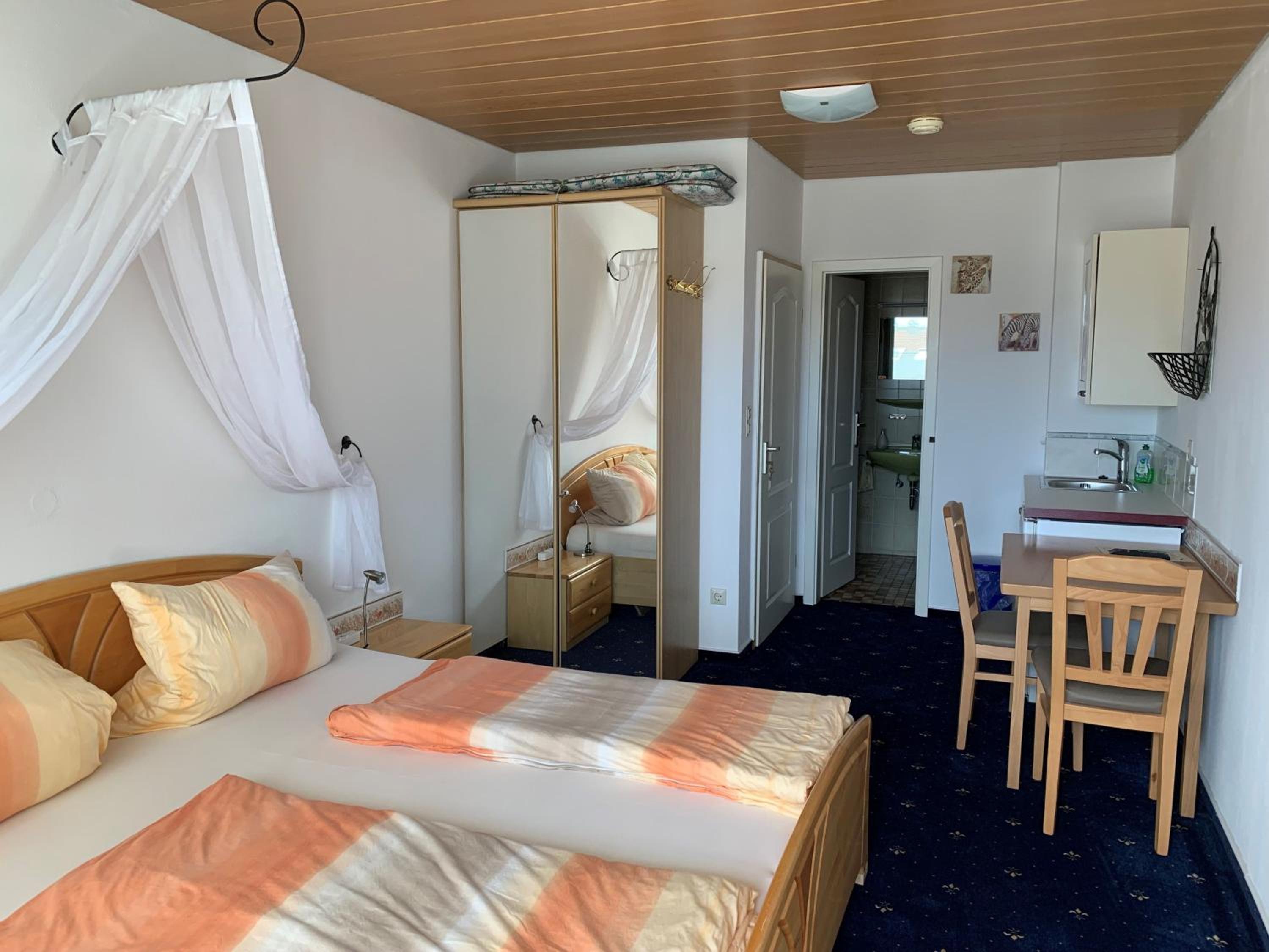 Standard Double Room photo 3