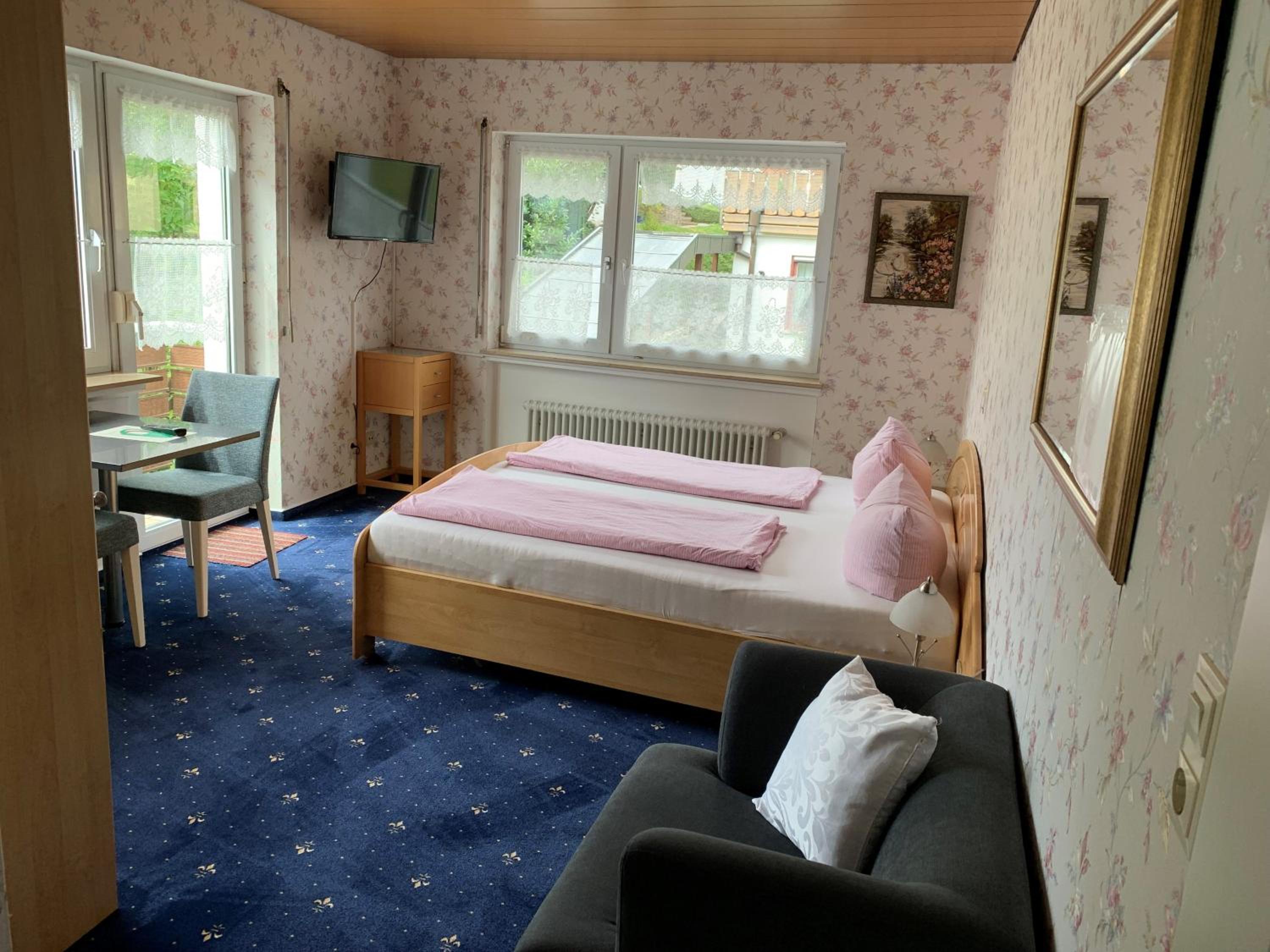 Queen Room with Balcony photo 1
