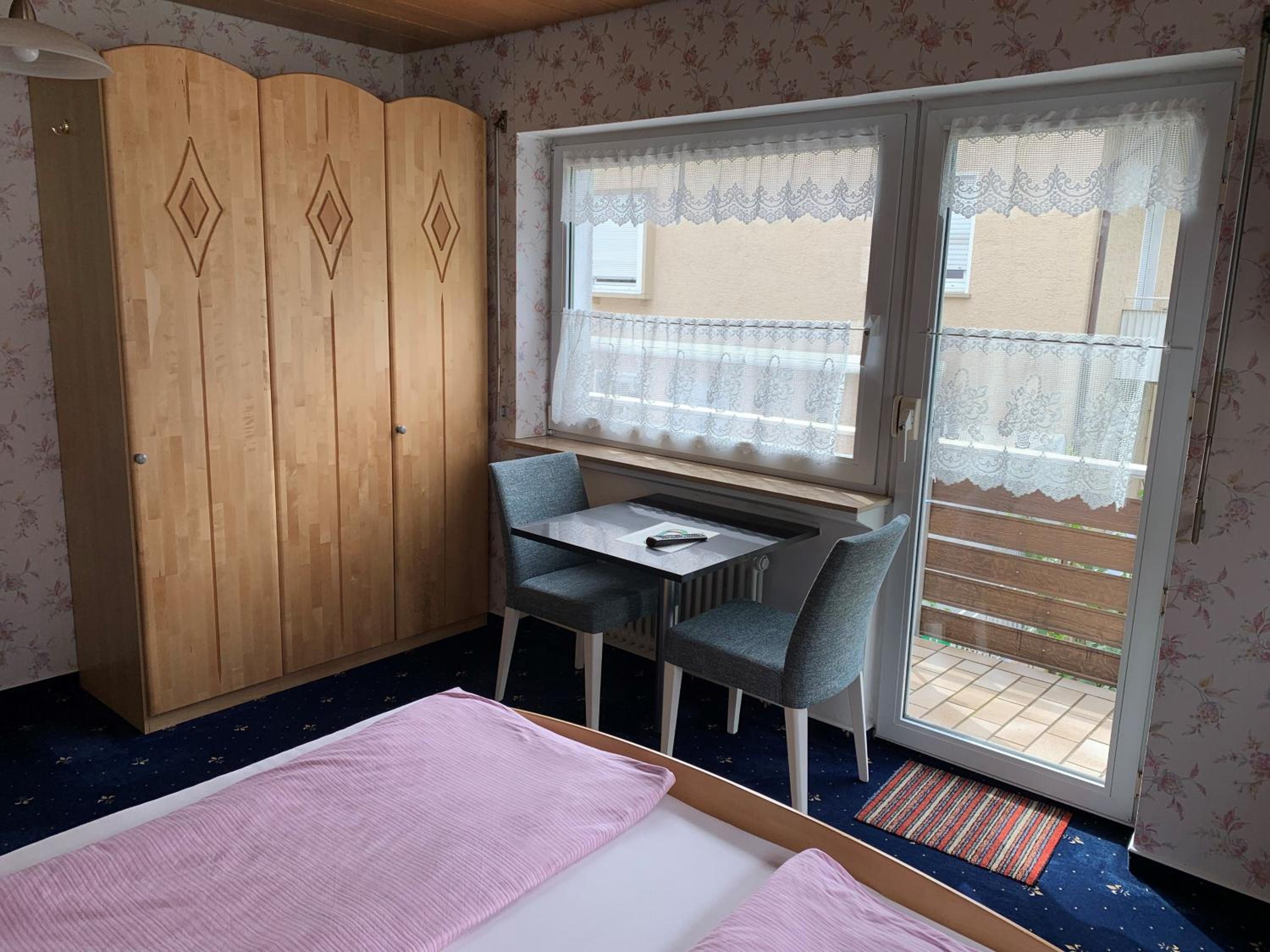 Queen Room with Balcony photo 3
