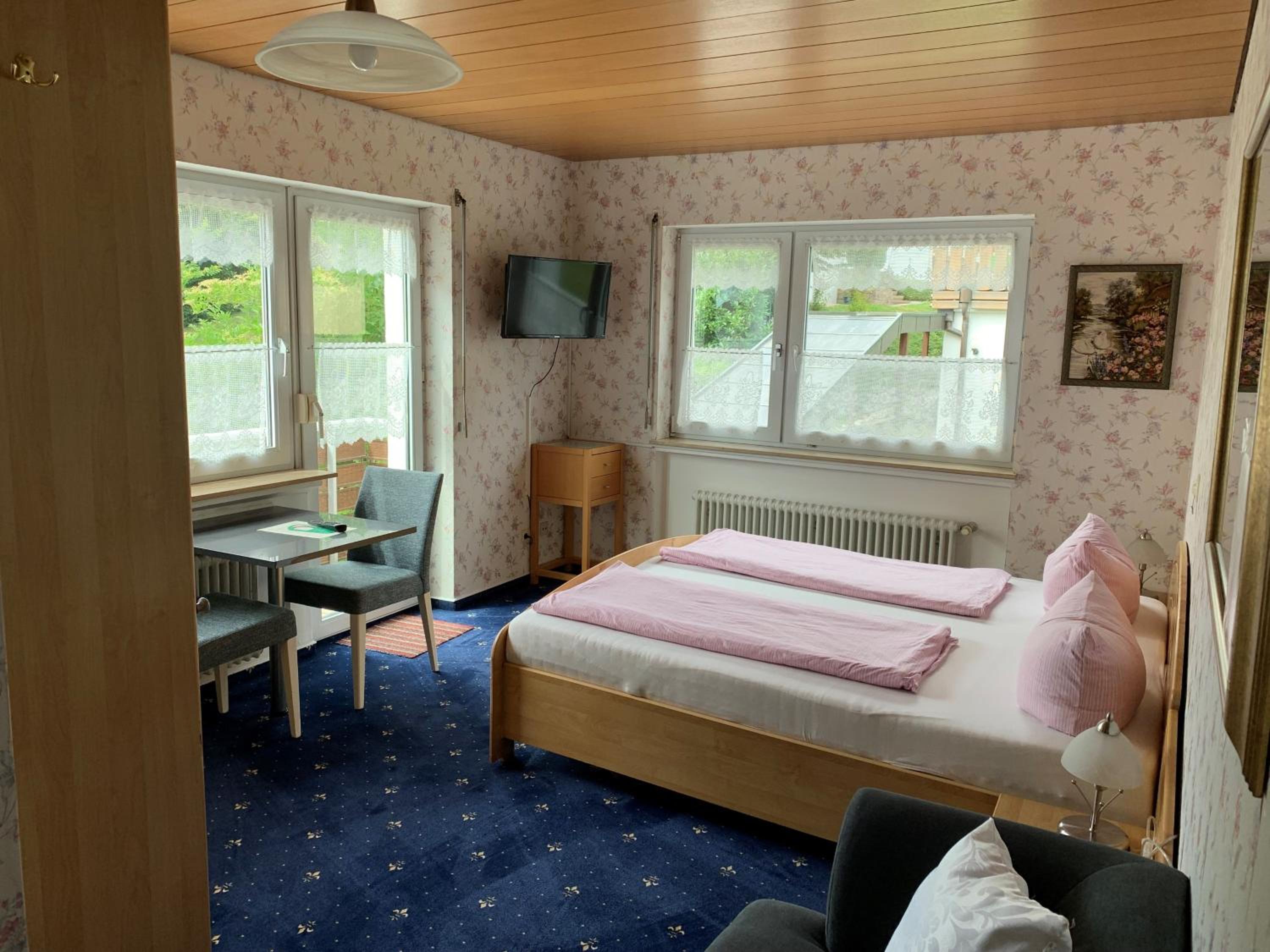 Queen Room with Balcony photo 2