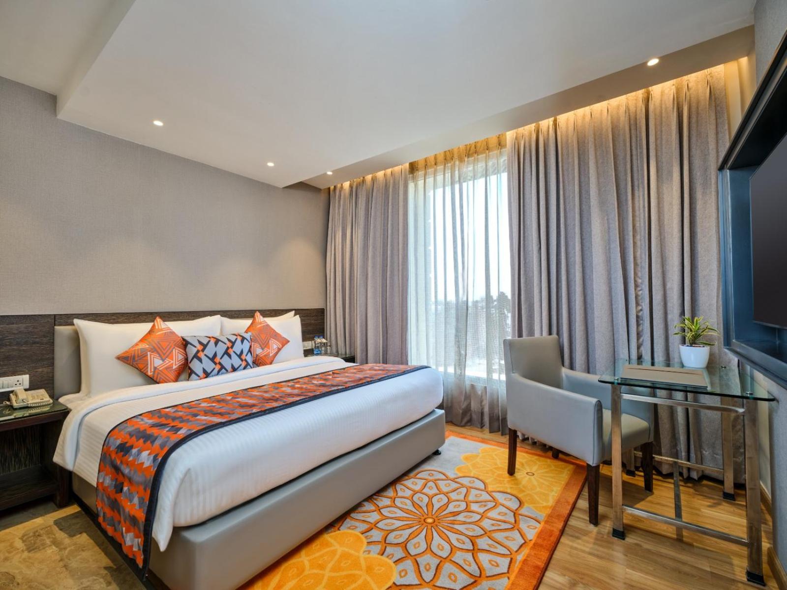Executive Suite - Photo 3