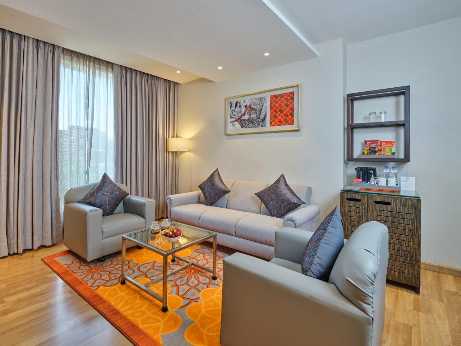 Executive Suite - Photo 4