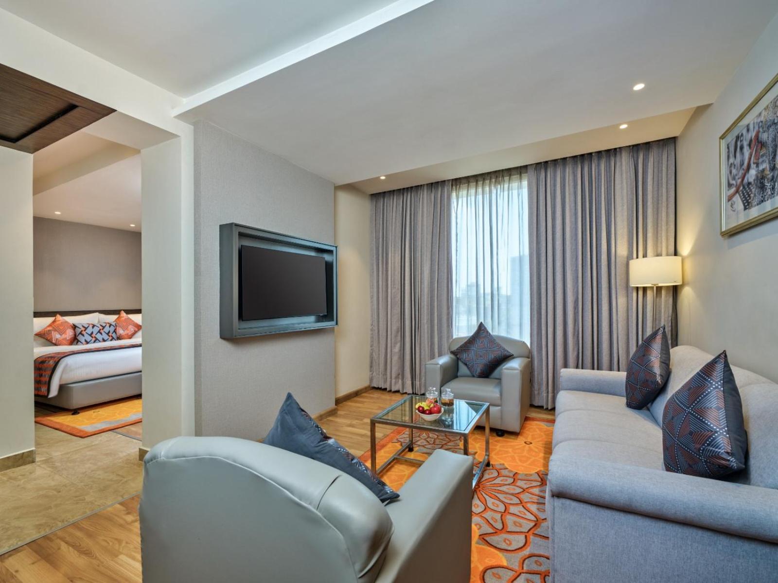 Executive Suite - Photo 2
