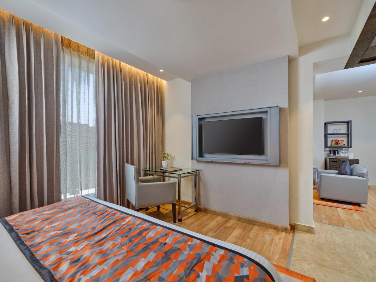 Executive Suite - Photo 1