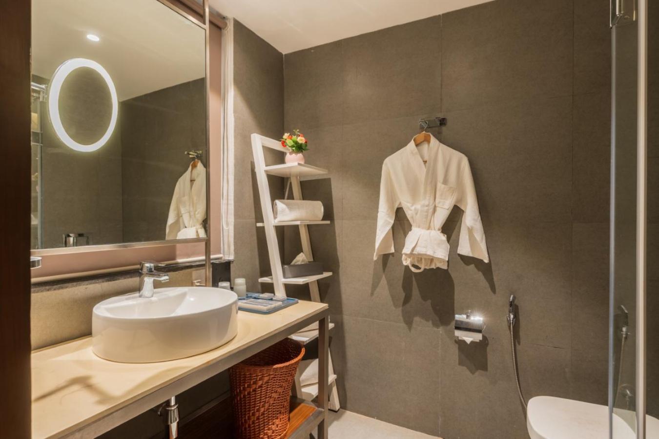 Premium Room with Balcony  - Photo 4