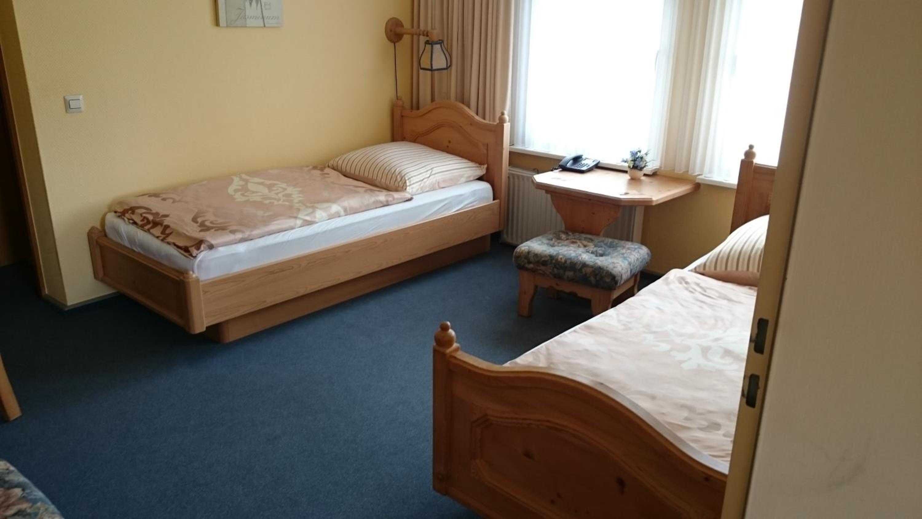 Twin Room with Bathroom - Photo 1