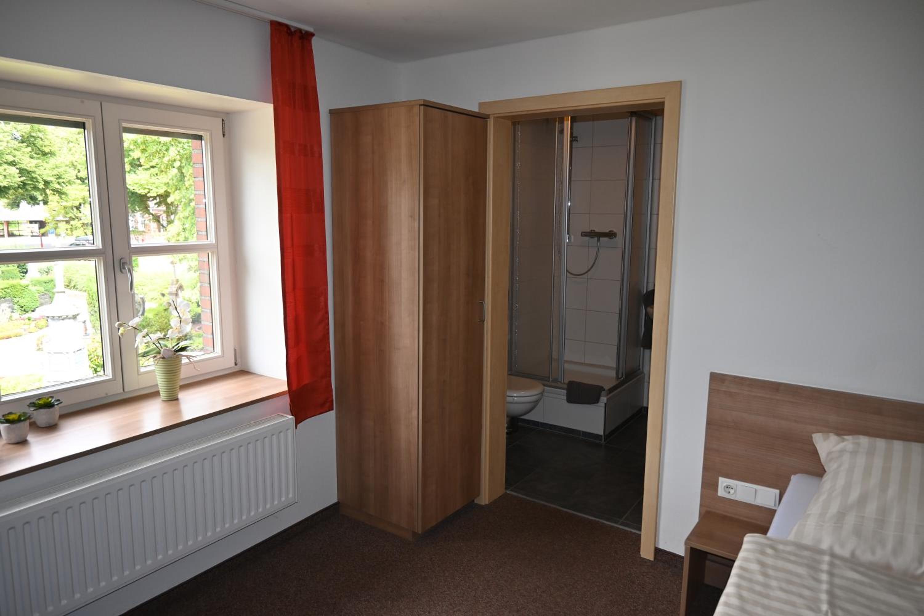 Triple Room with Private Bathroom photo 3