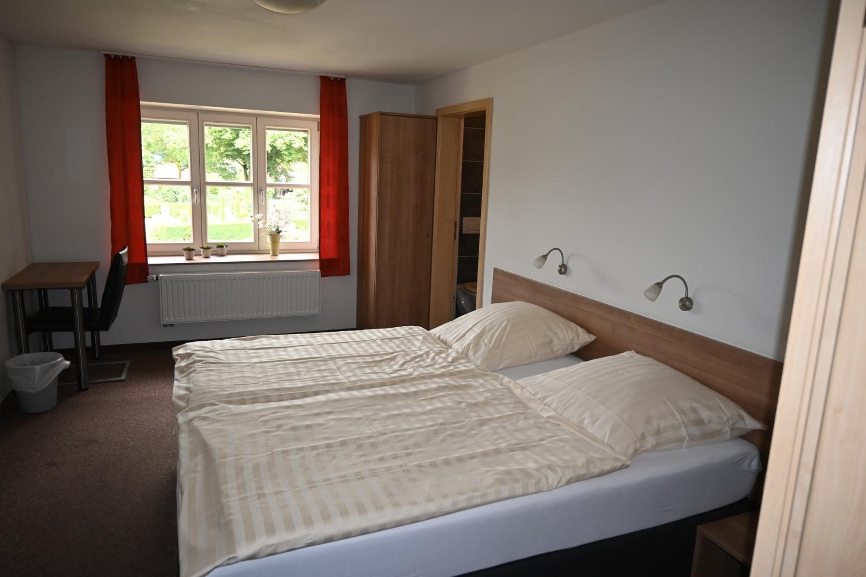 Triple Room with Private Bathroom photo 2