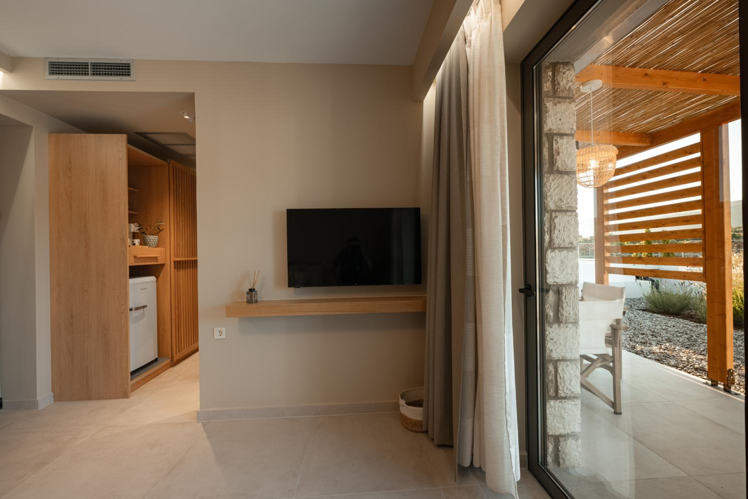 Deluxe Suite with Spa Bath photo 3
