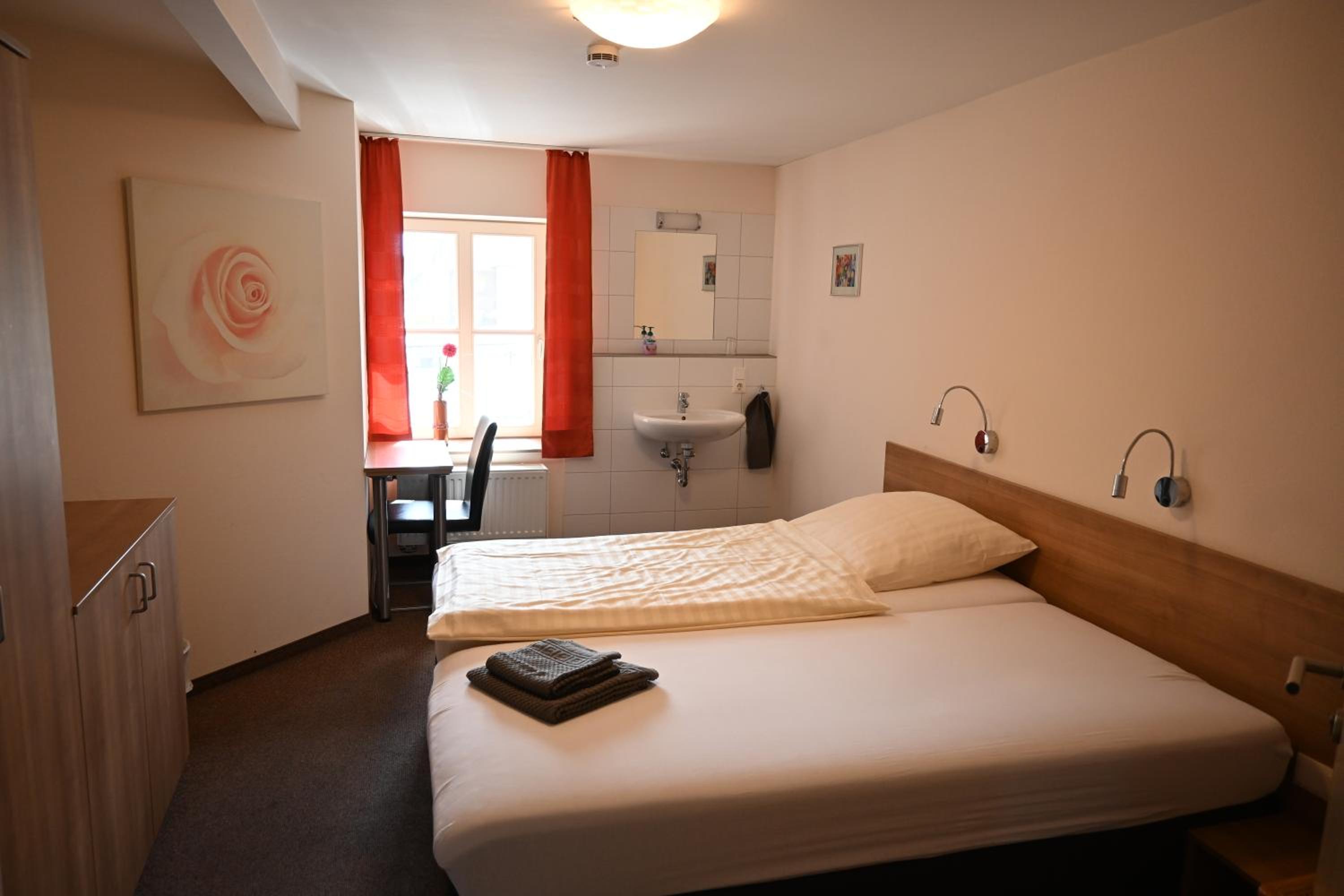 Double Room with Shared Bathroom photo 1