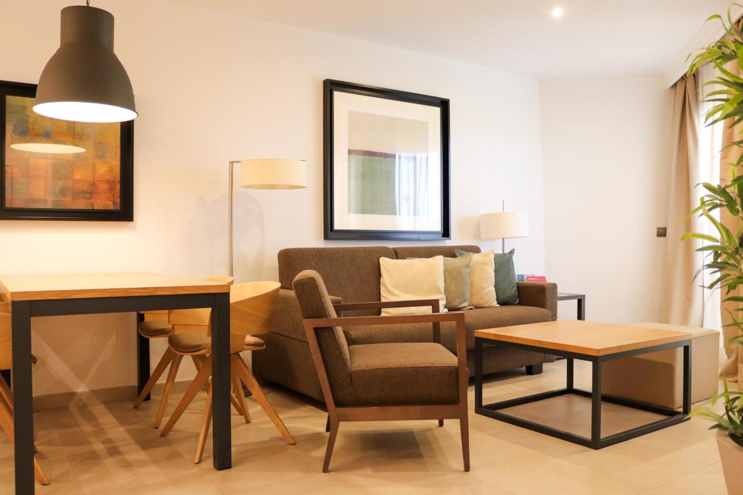 Superior One Bedroom Apartment - Photo 4