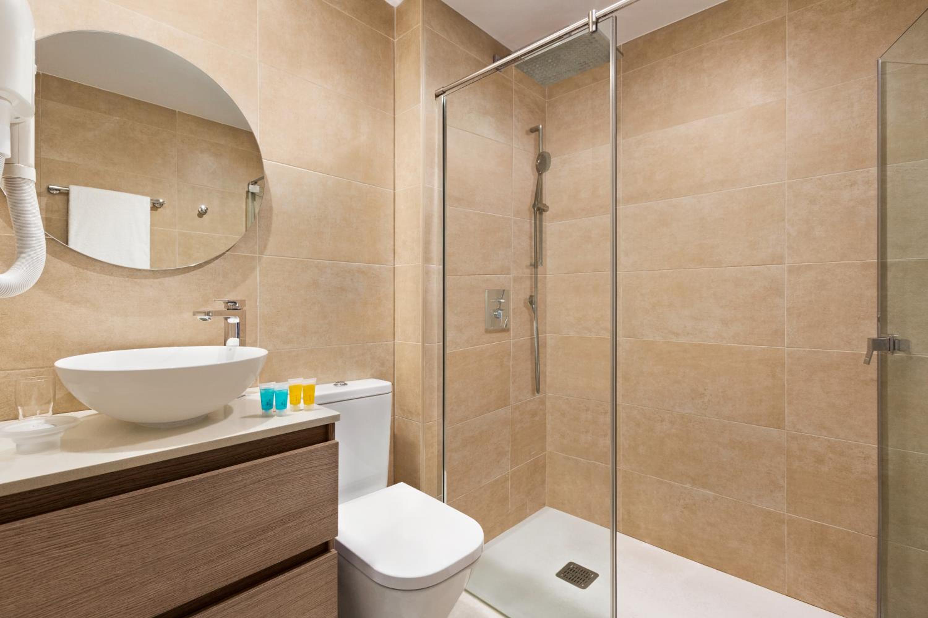 Superior One Bedroom Apartment - Photo 9