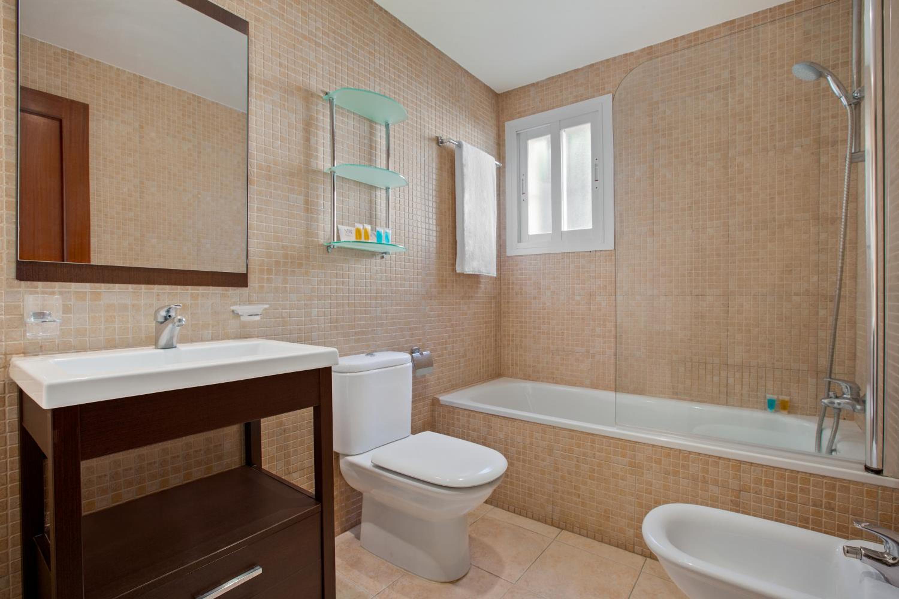 Superior Two Bedroom Apartment - Photo 9