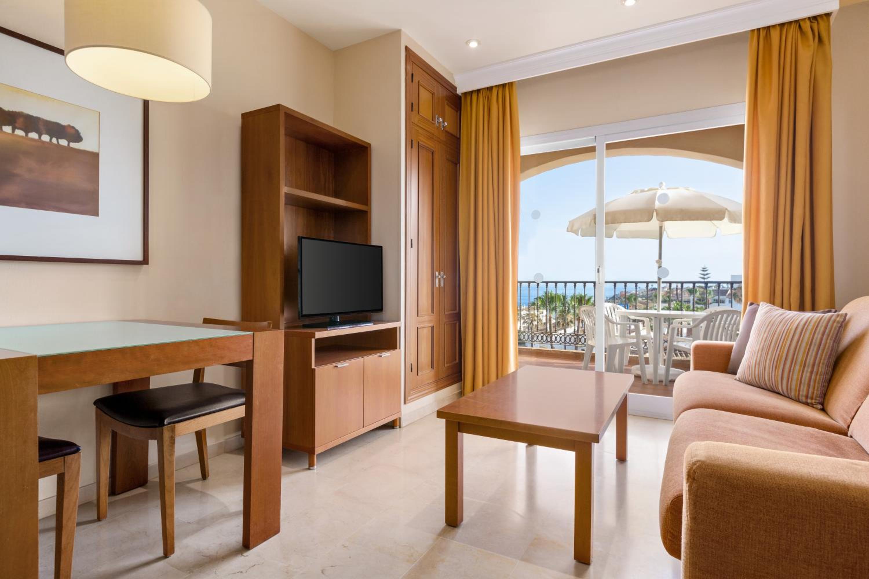 Apartamento de una habitación de lujo con vista al mar