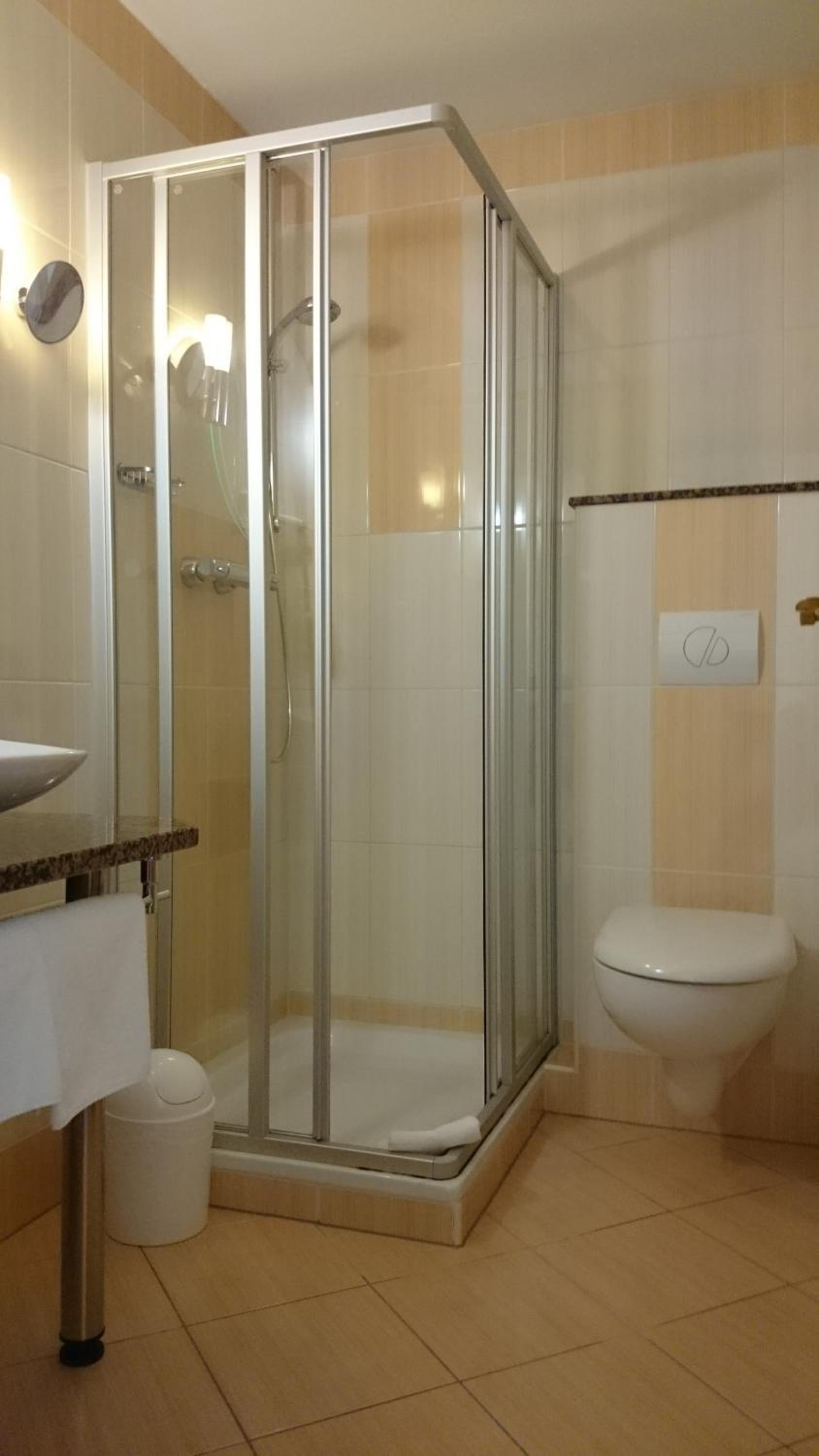 Twin Room with Bathroom - Photo 5