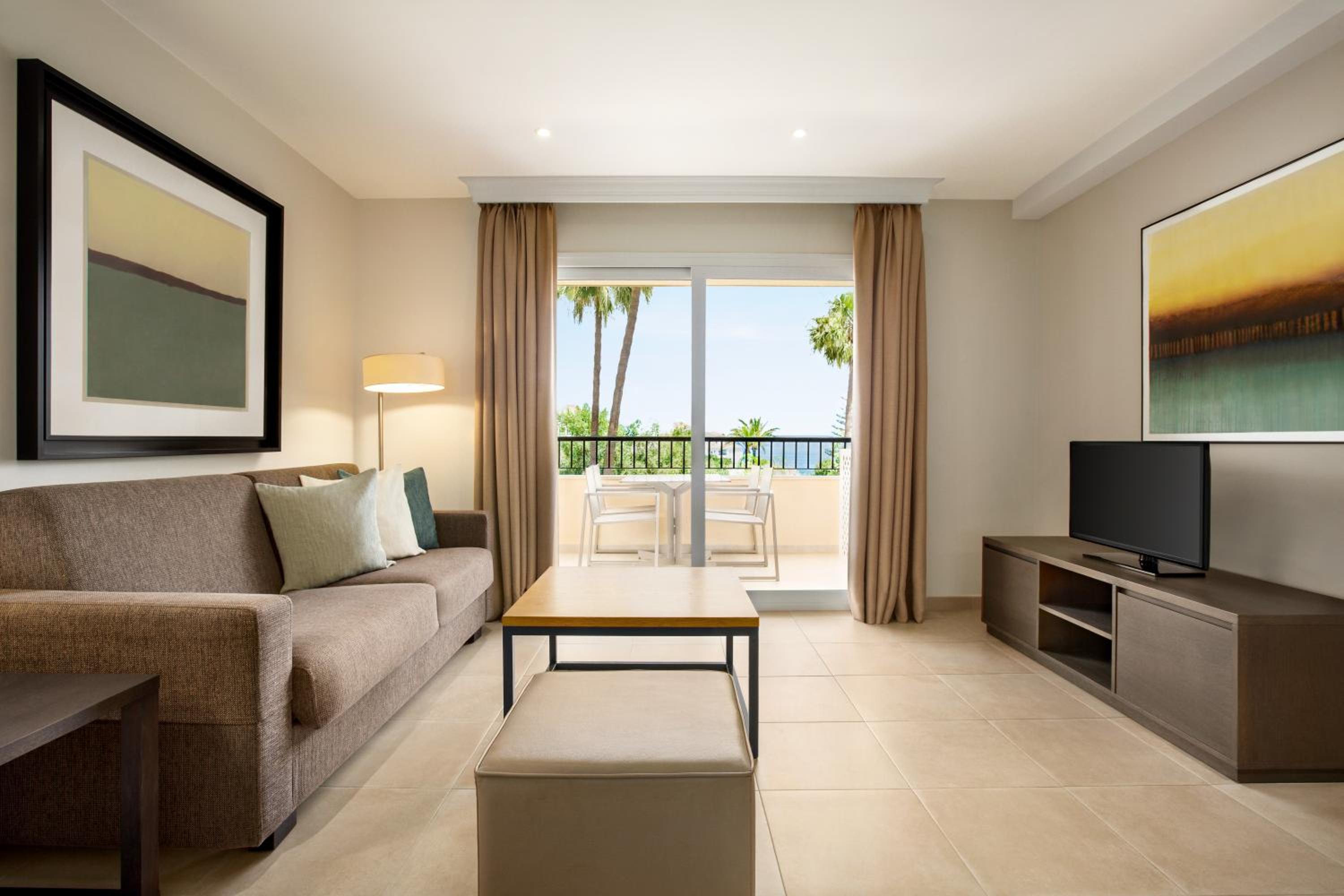 Superior Plus One Bedroom Apartment - Photo 1