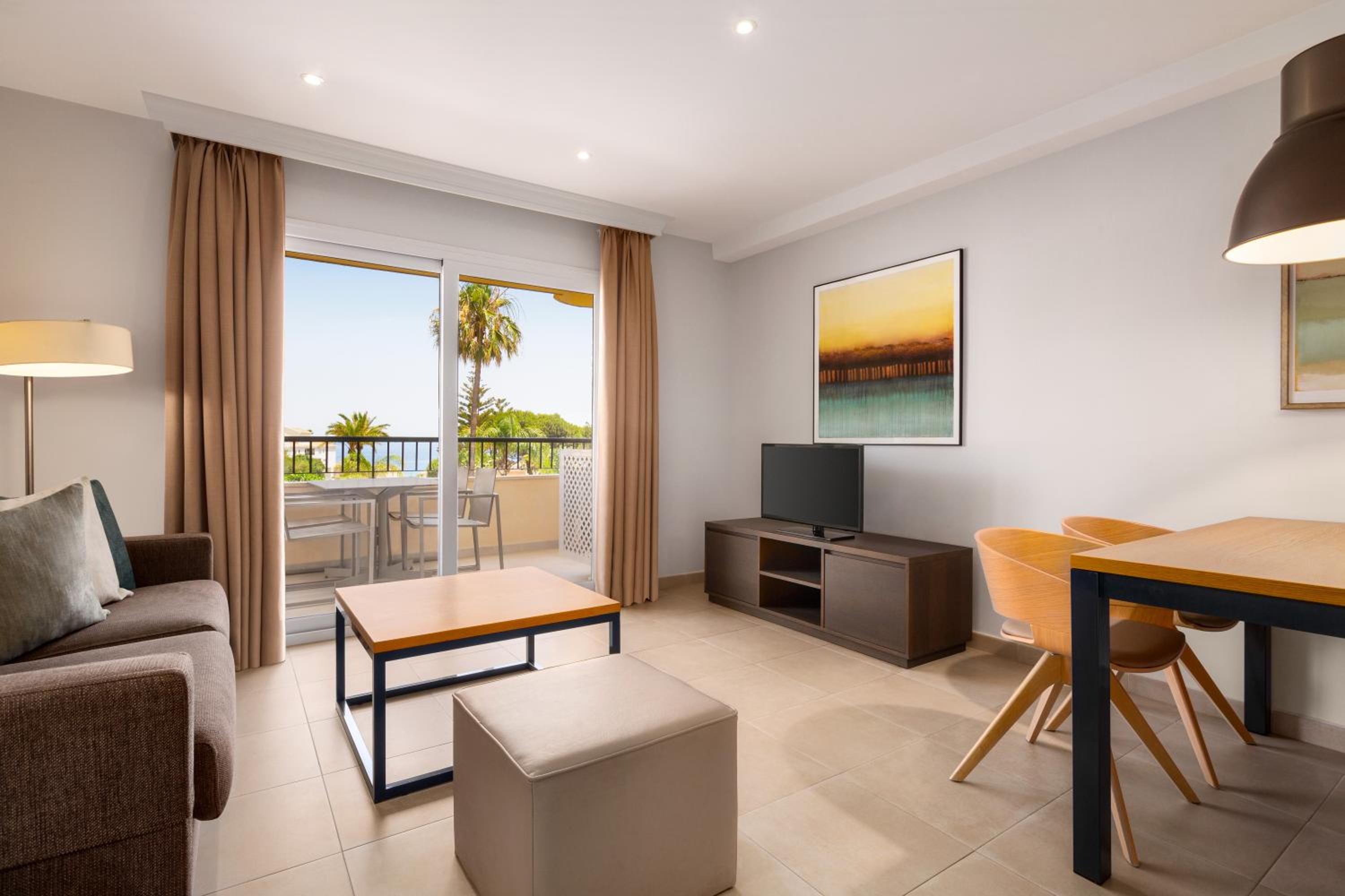 Superior Plus One Bedroom Apartment - Photo 8