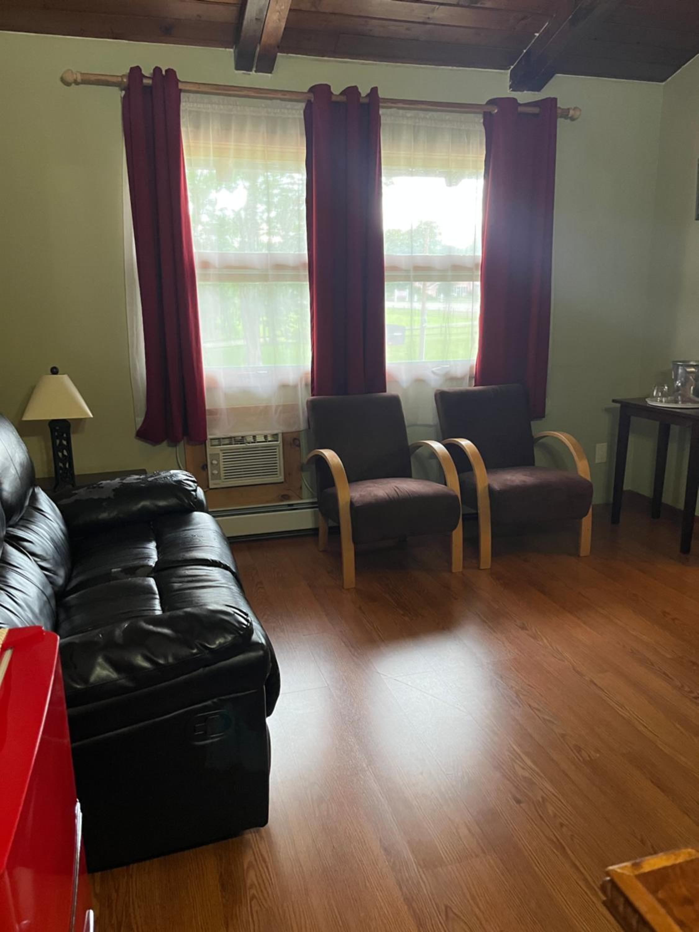 Deluxe King Suite photo 3
