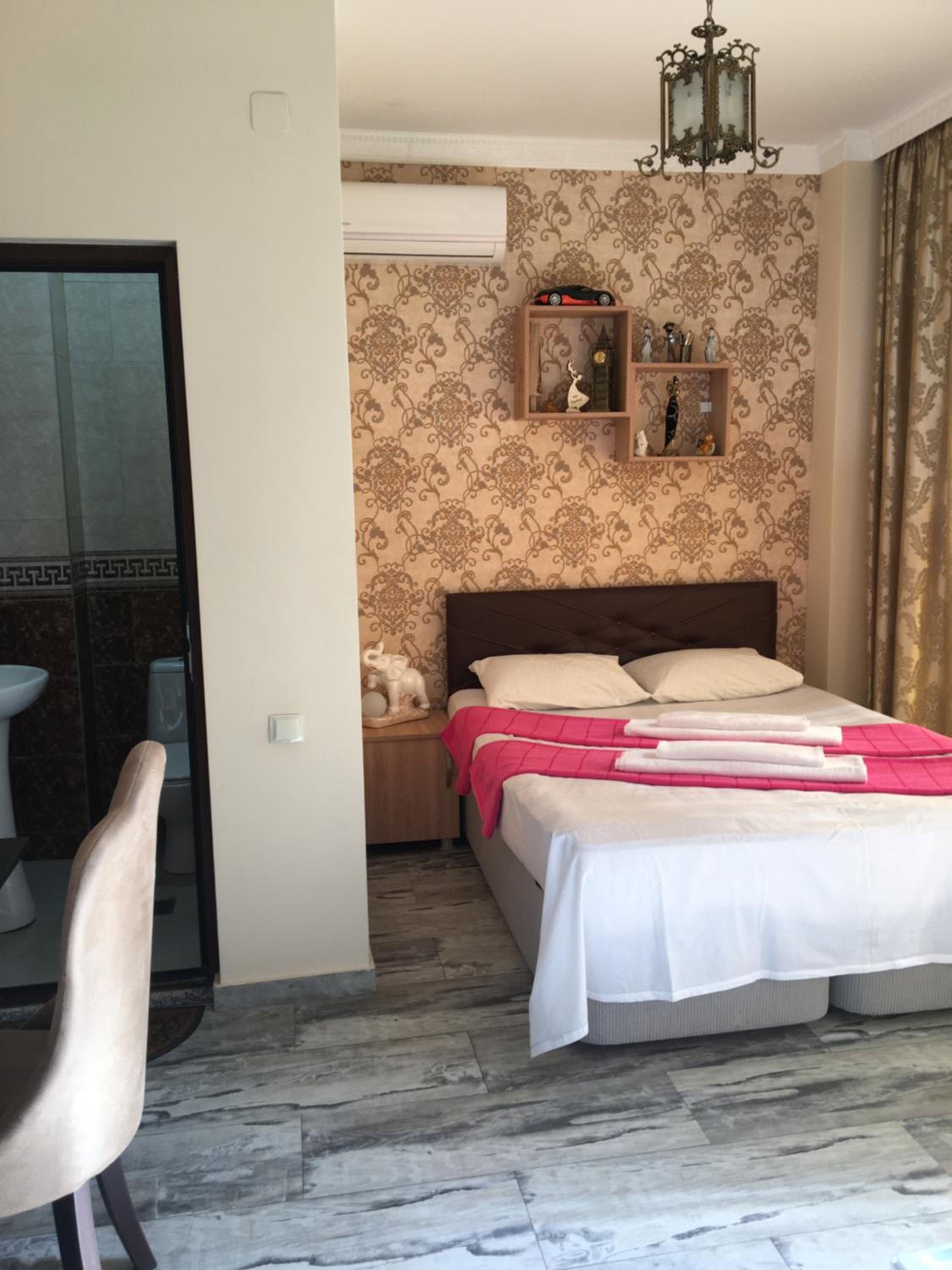 Large Double Room photo 1