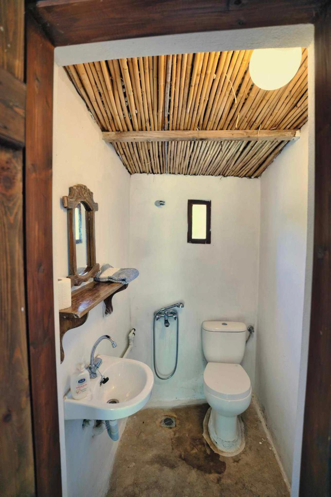 Single Room with Private Bathroom photo 2