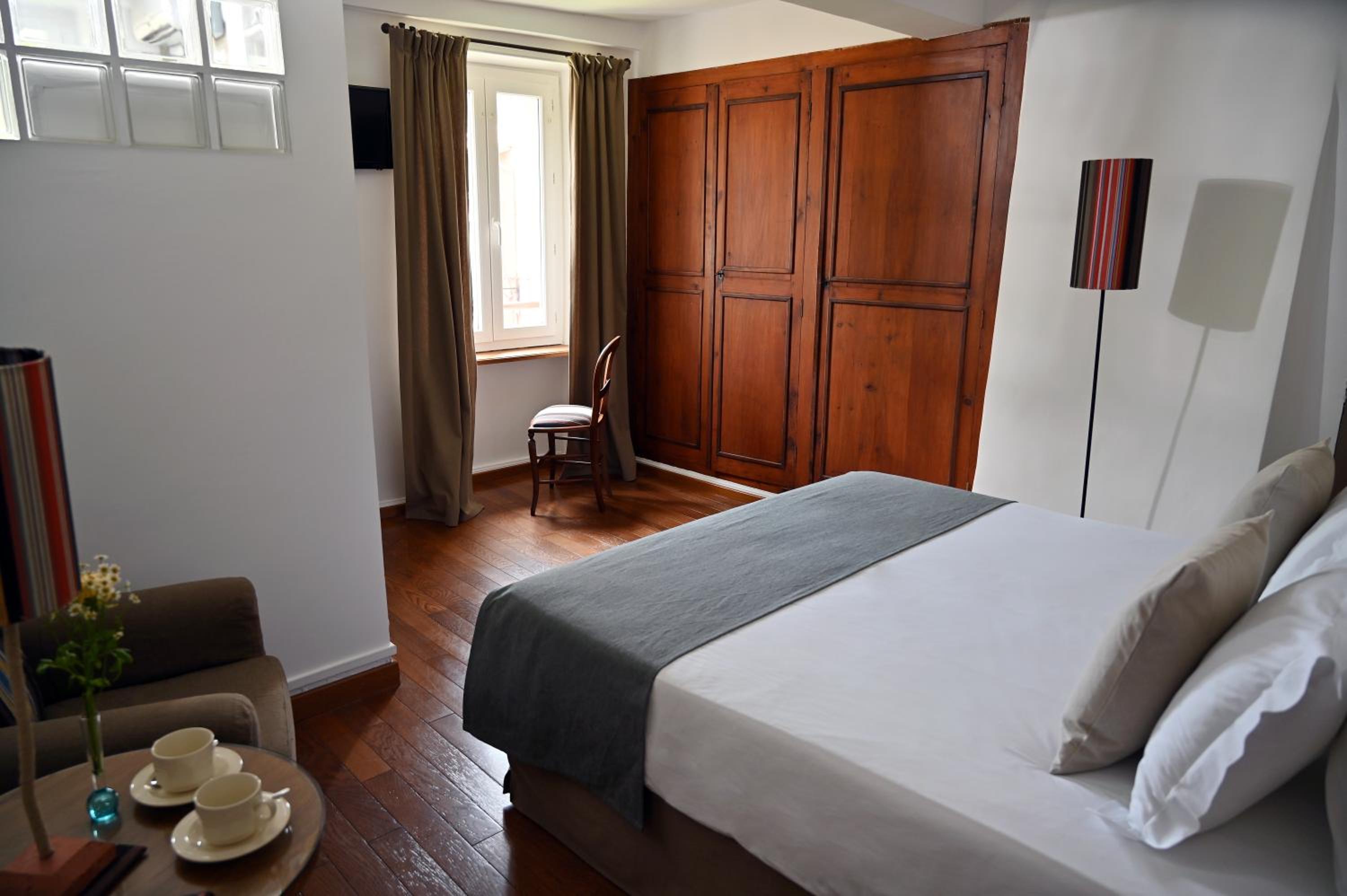 Queen Room - Photo 5