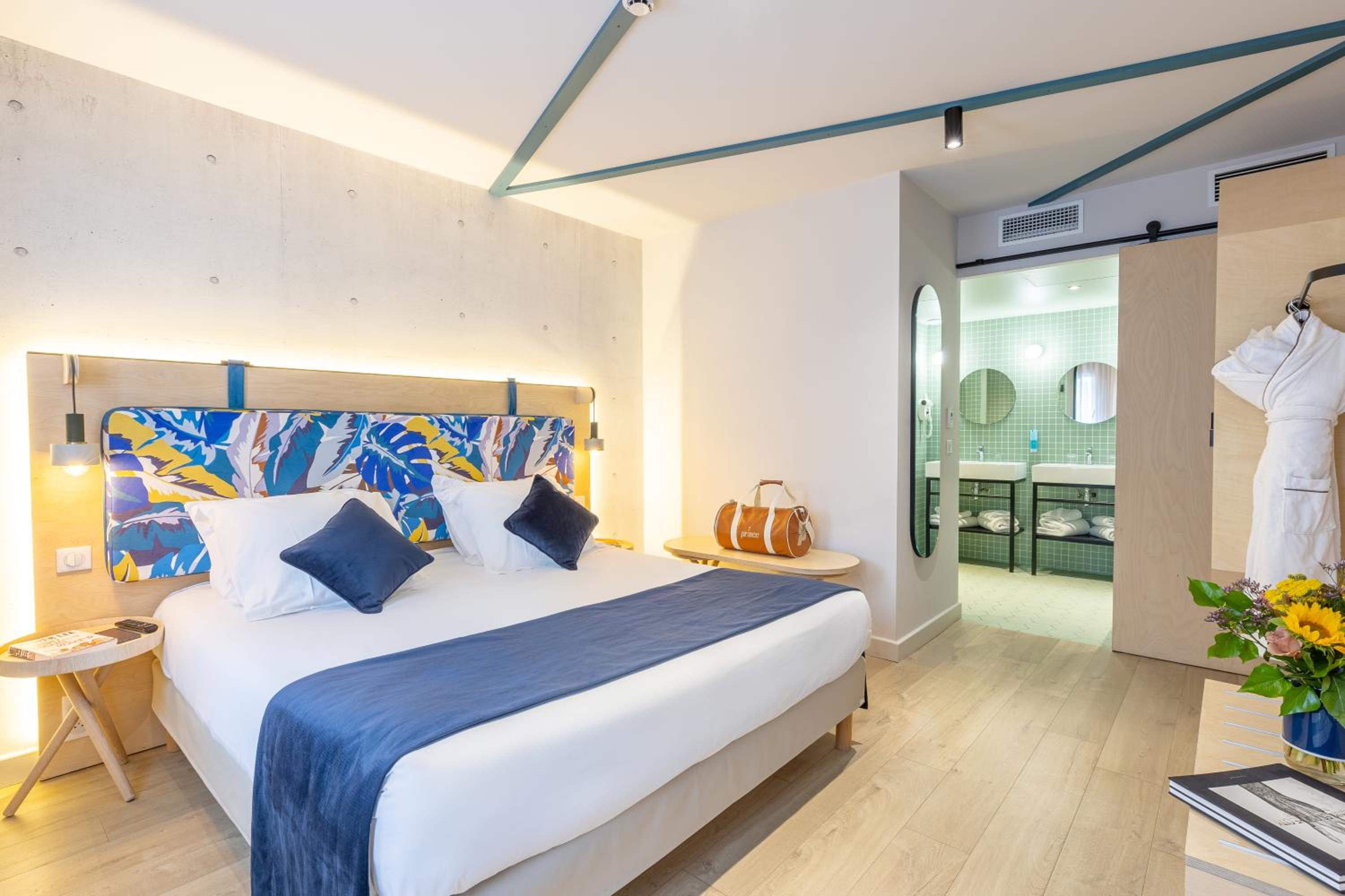 Suite with Spa Access - Photo 6