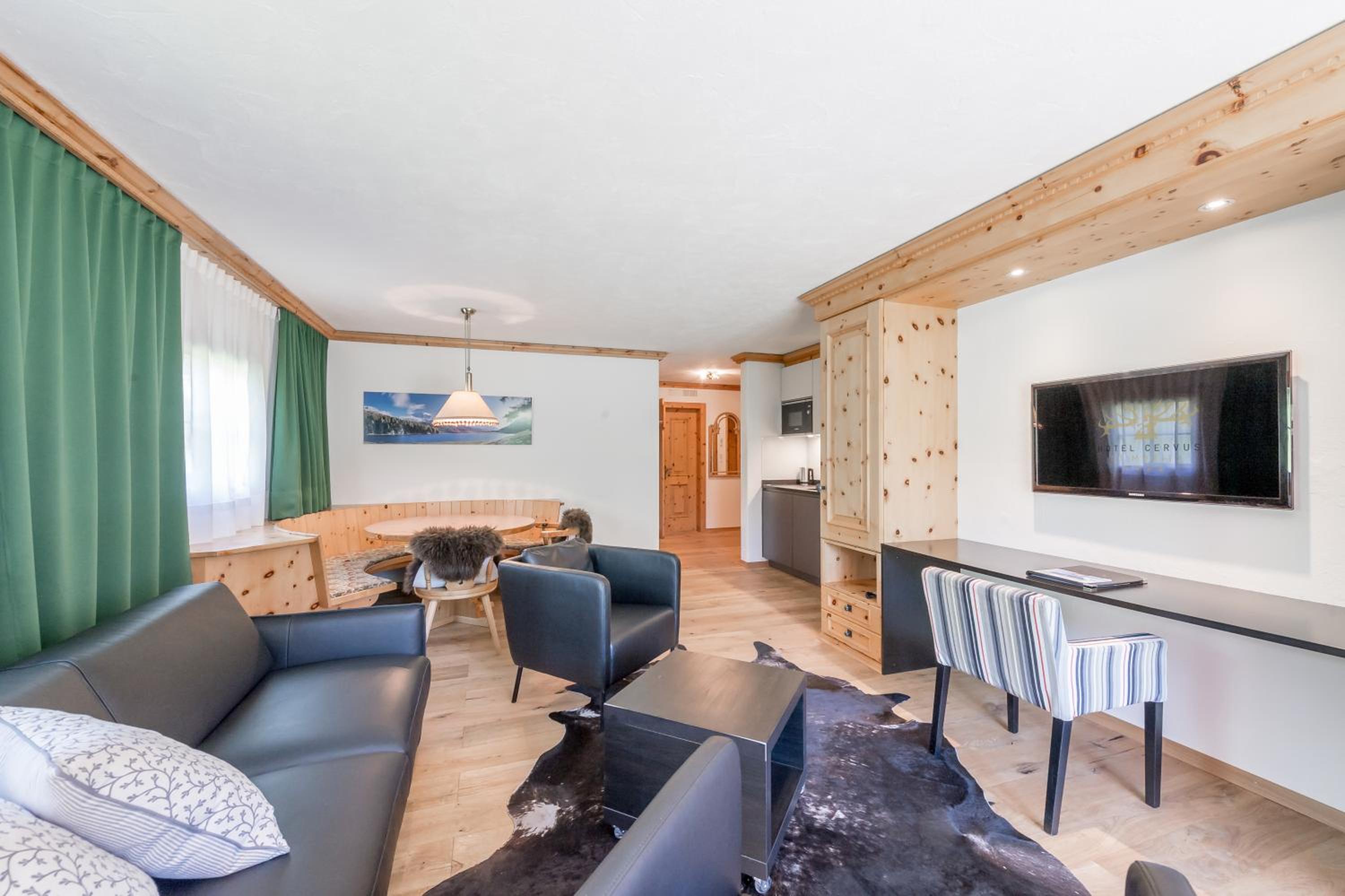 Family Room photo 1