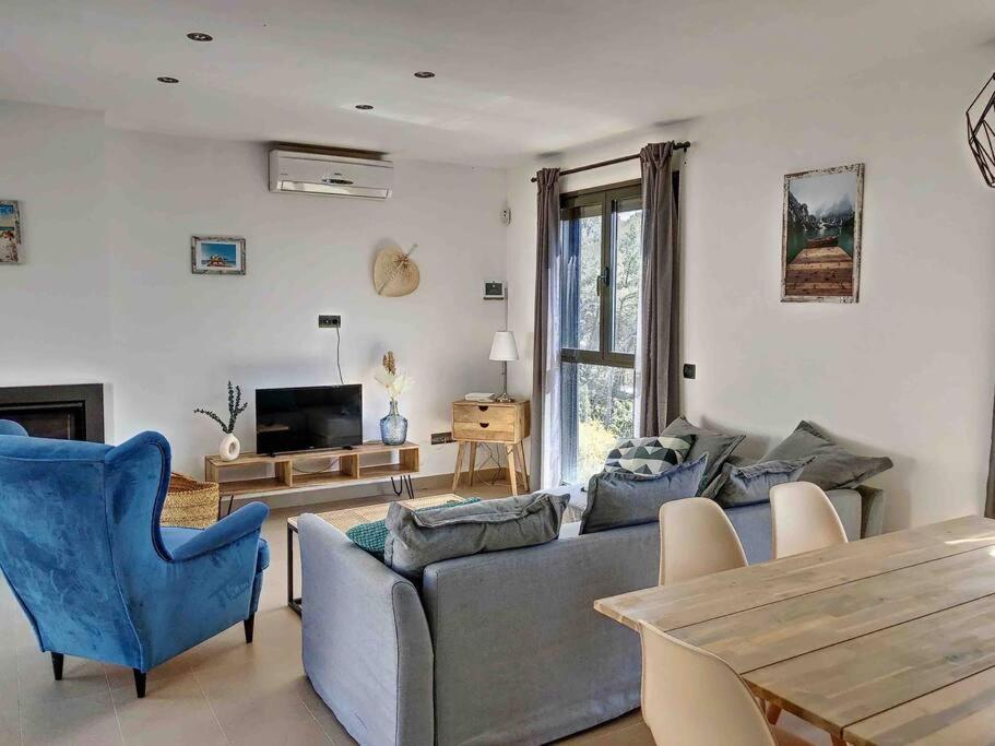Three-Bedroom Villa photo 2