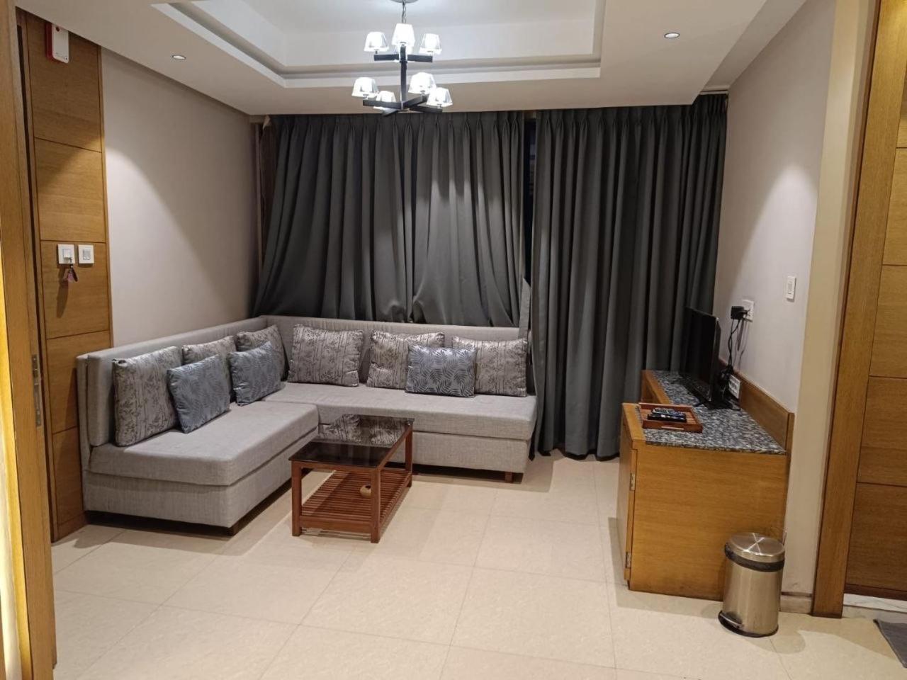 Suite - Photo 4