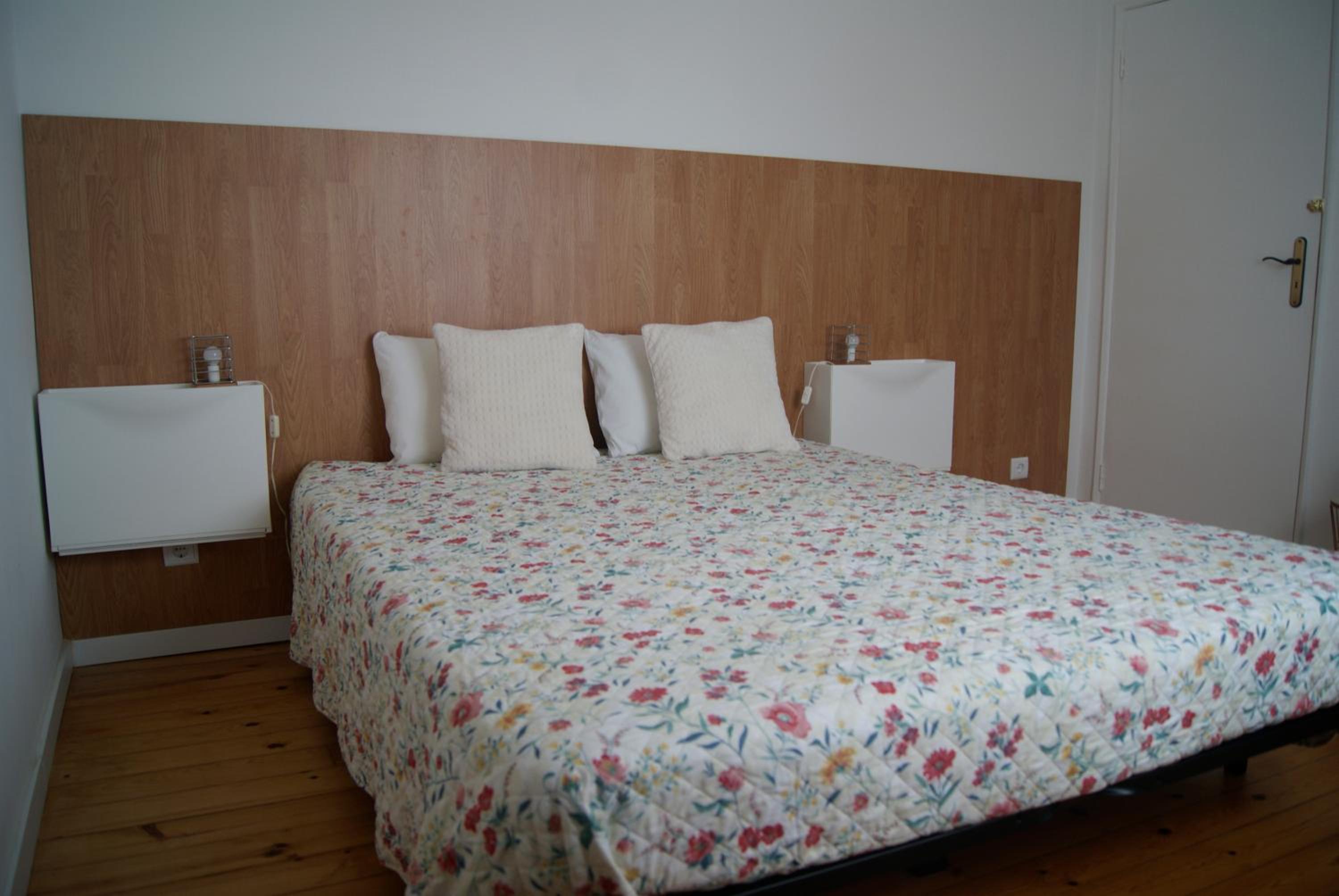 Two-Bedroom House - Photo 1