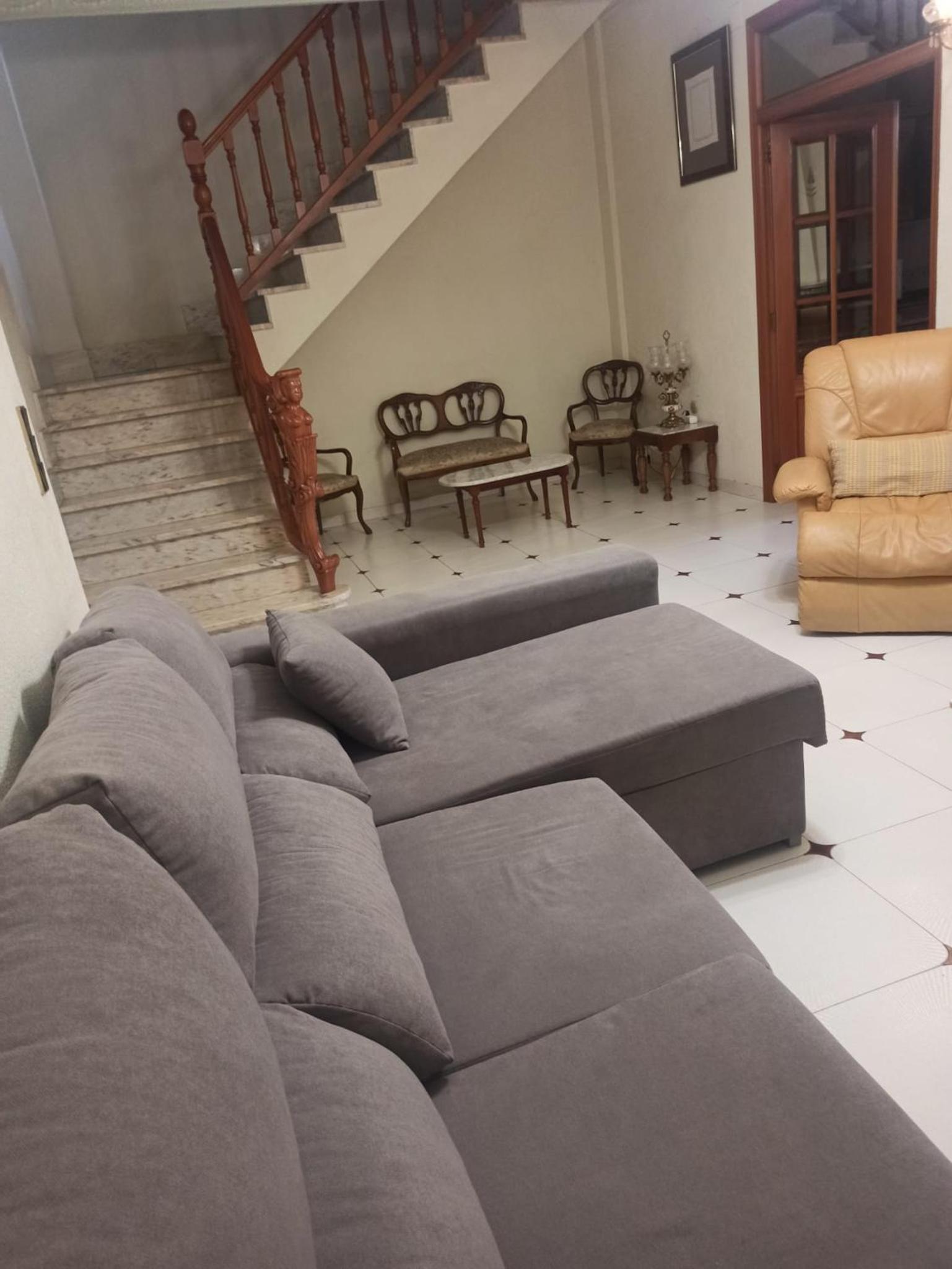 Six-Bedroom House - Photo 15