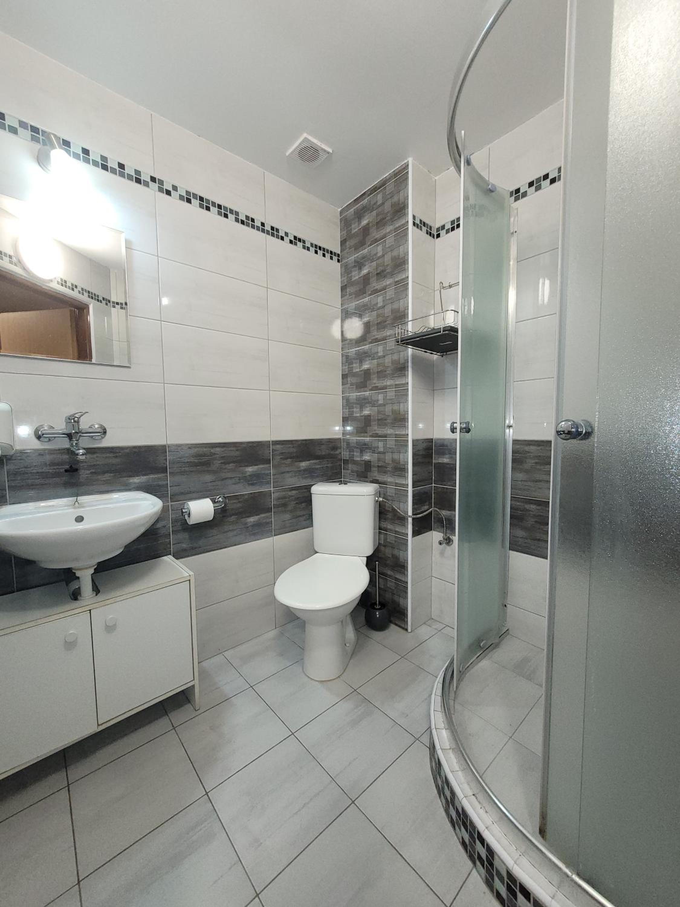 Quadruple Room with Balcony - Photo 12