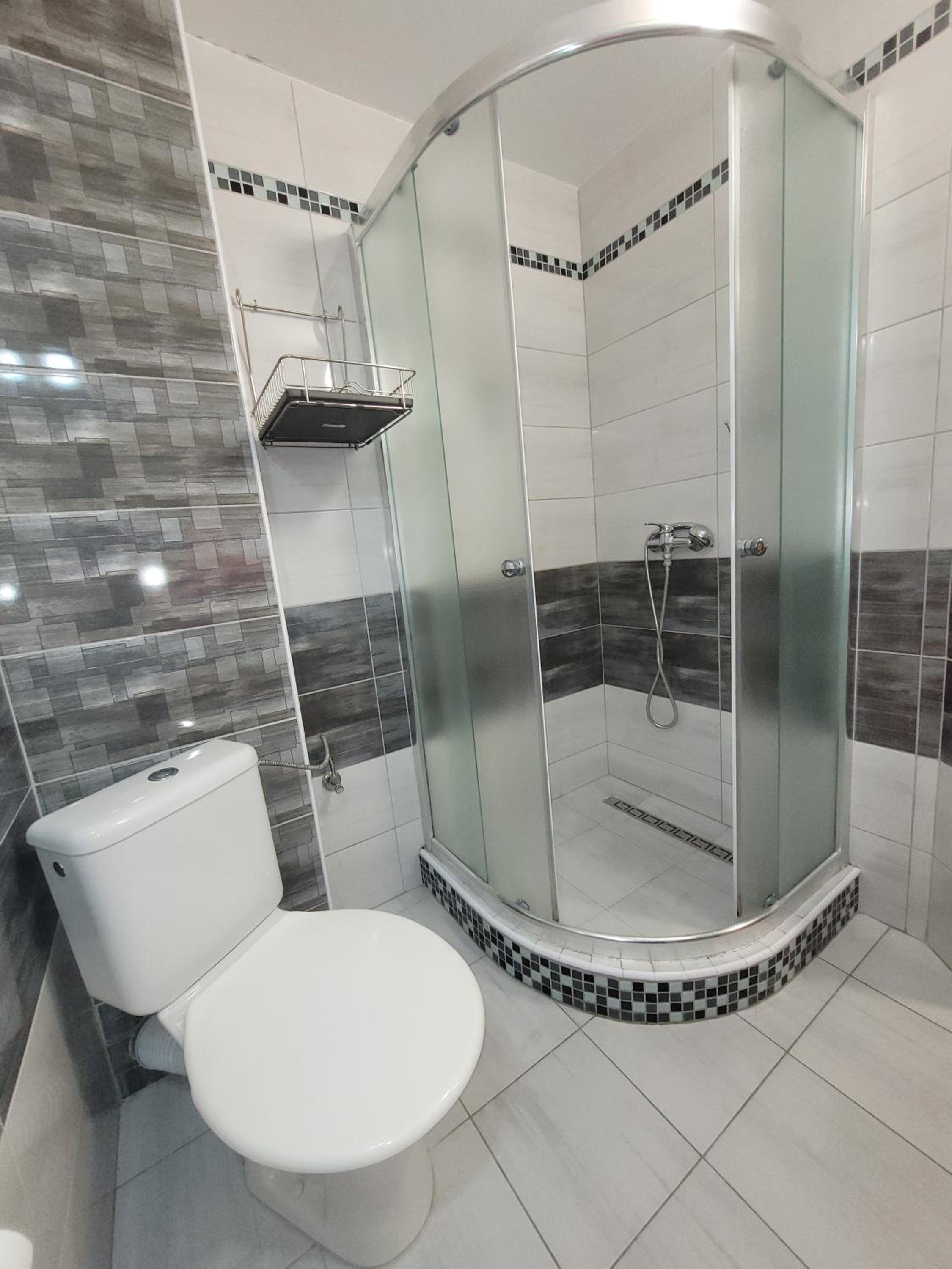 Quadruple Room with Balcony - Photo 10