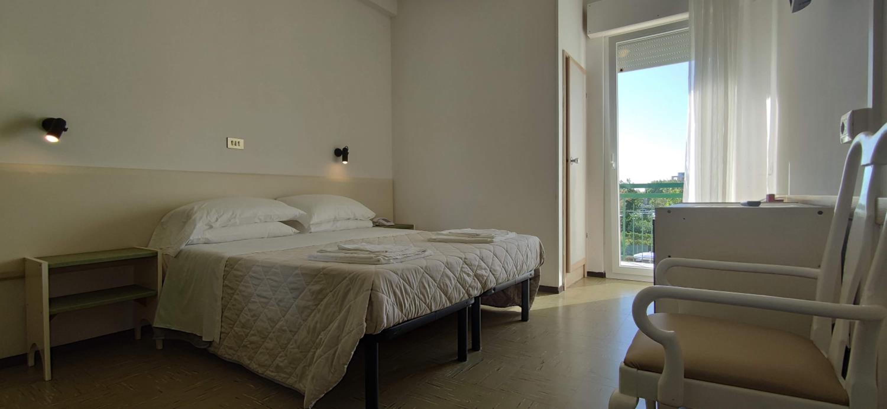 Double Room with Balcony and Side Sea View photo 2