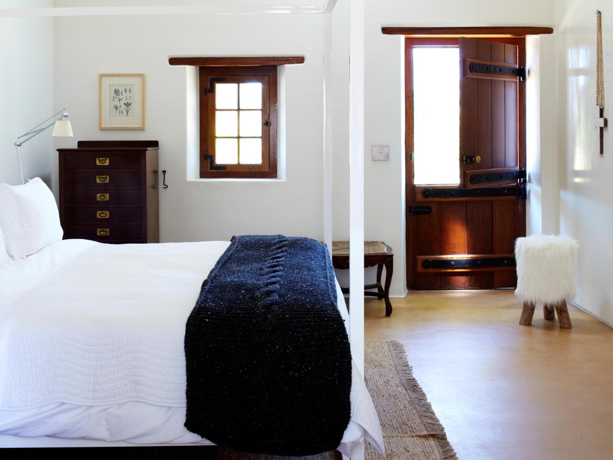 Two-Bedroom Cottage - Photo 2