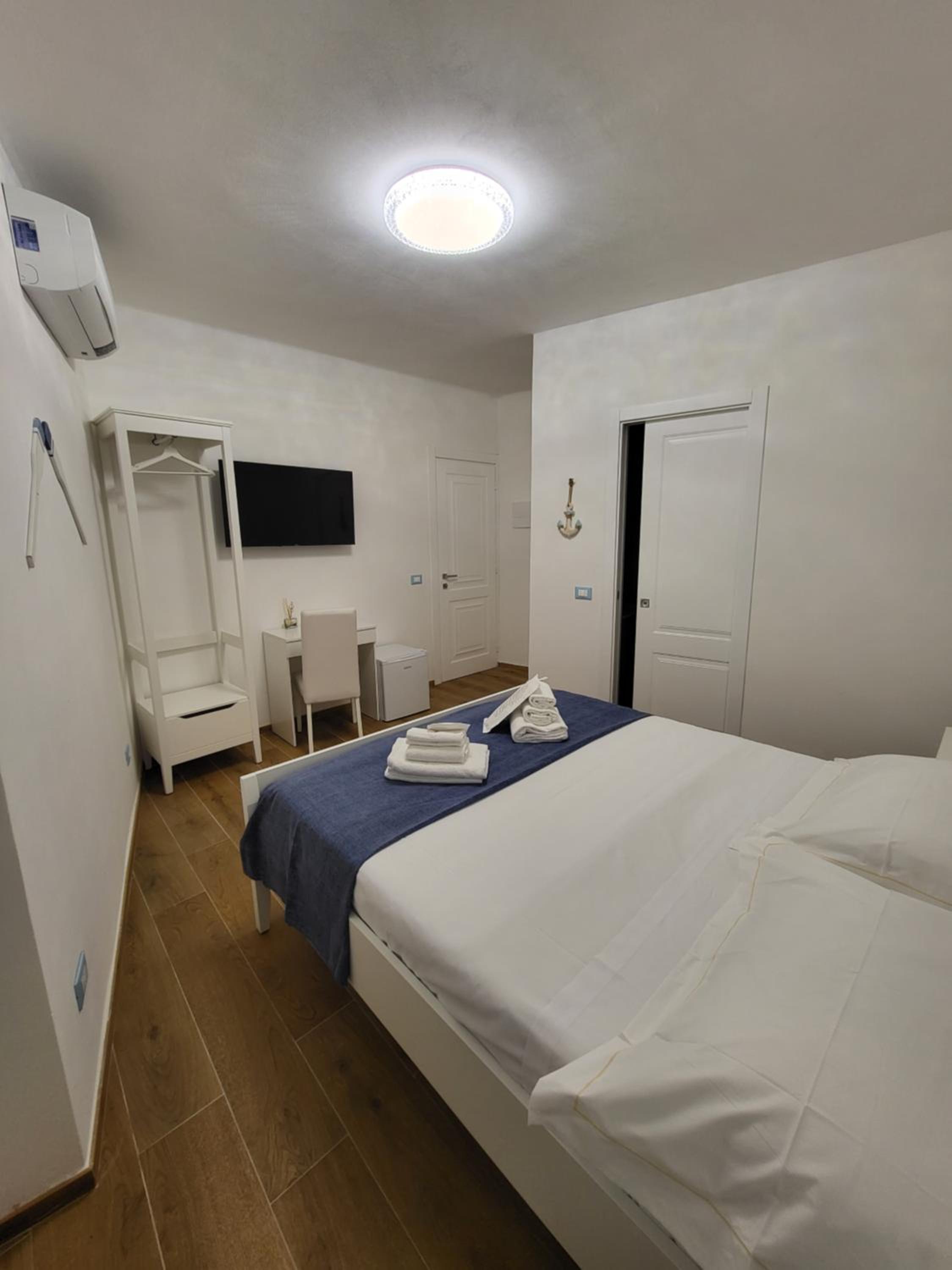 Deluxe Room - Photo 6
