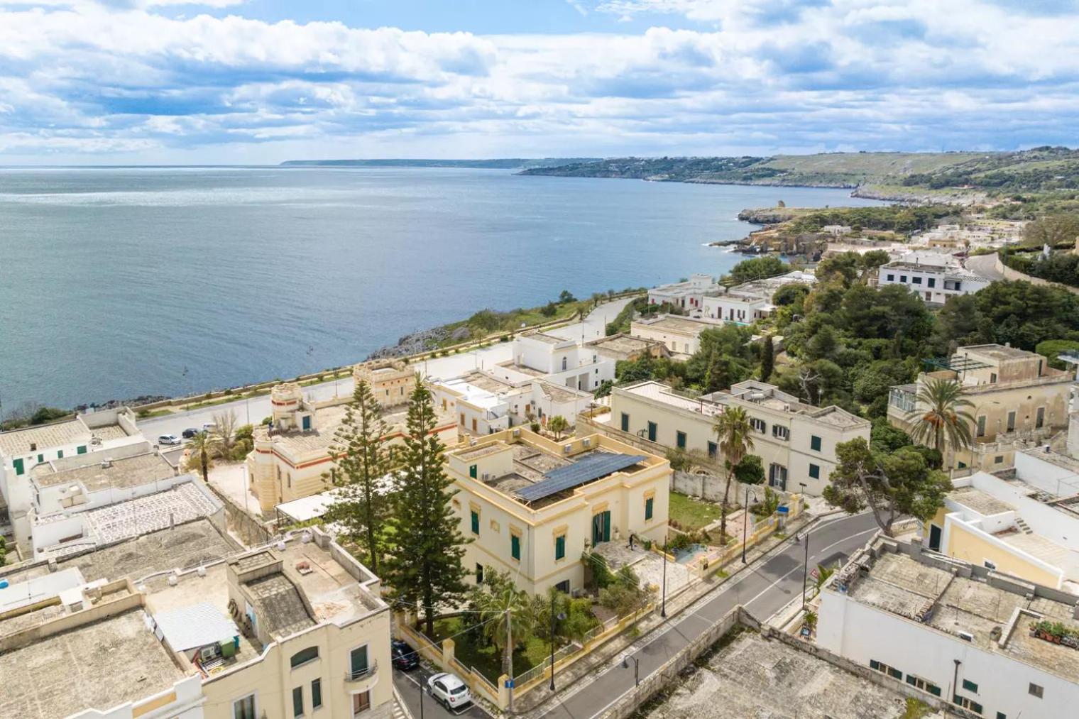 Apartment with Sea View - Photo 9