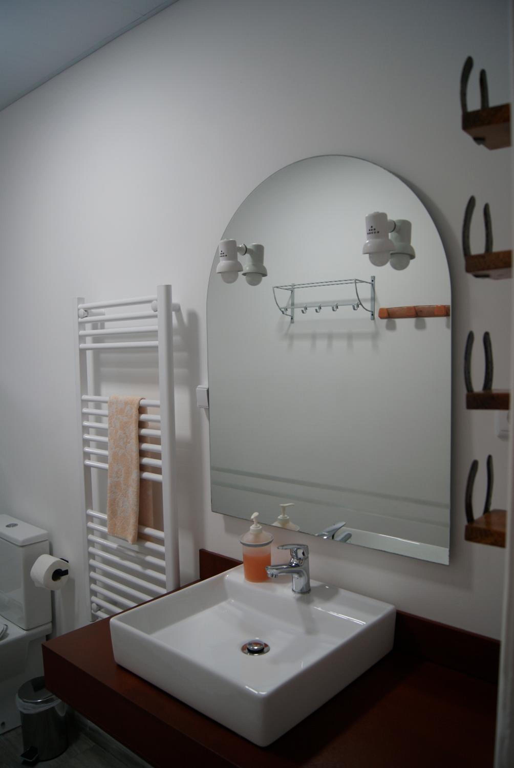 Two-Bedroom House - Photo 10