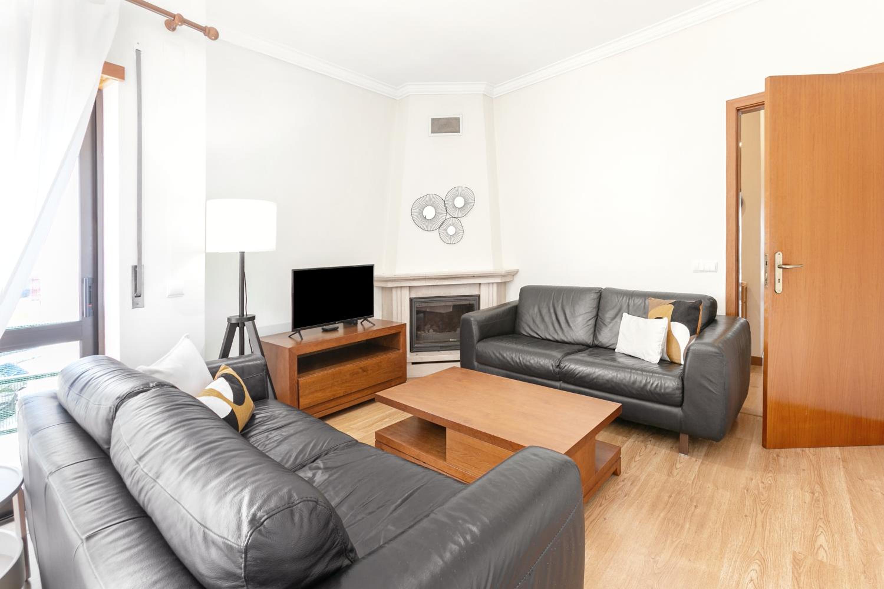 Three-Bedroom Apartment photo 3
