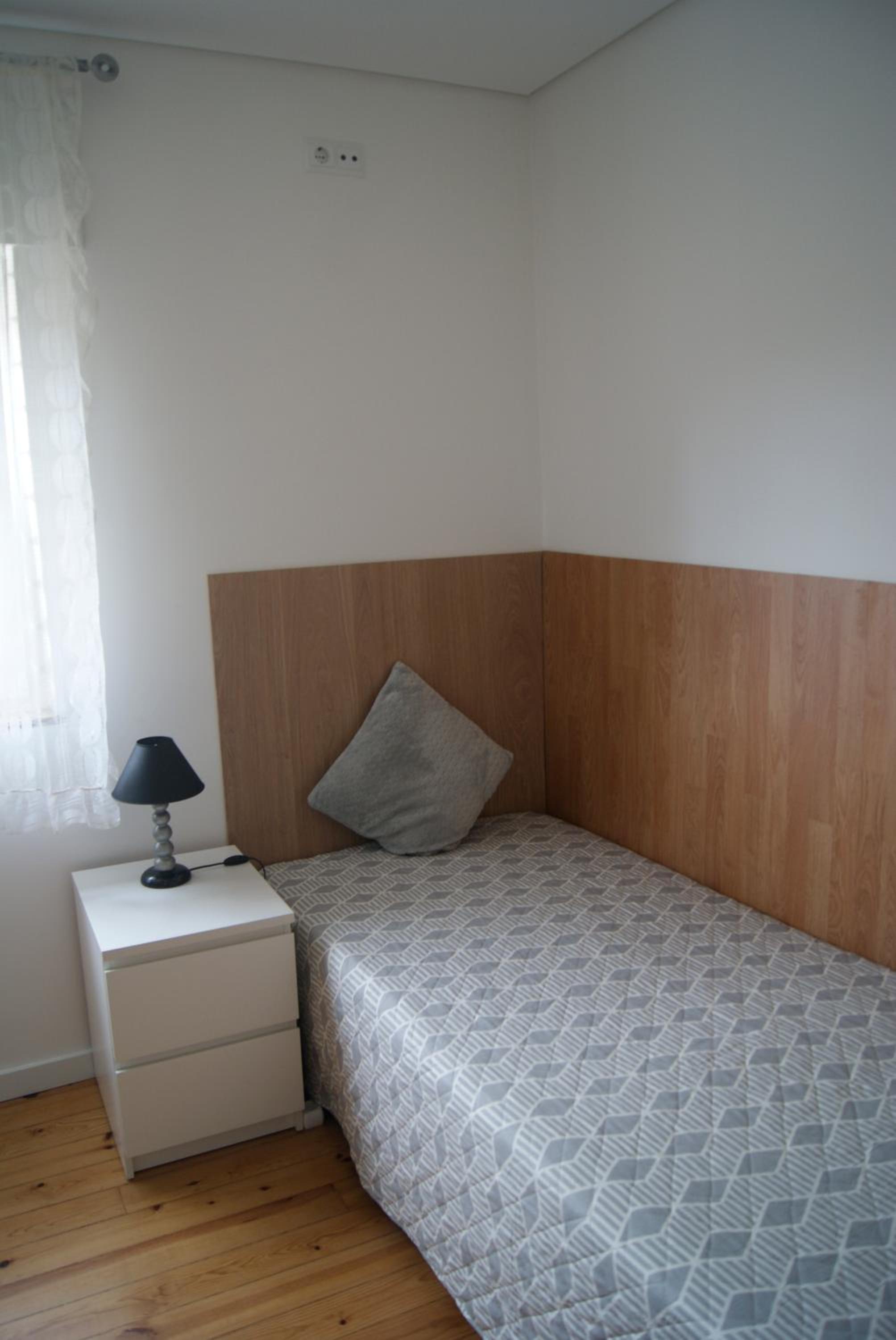 Two-Bedroom House - Photo 18