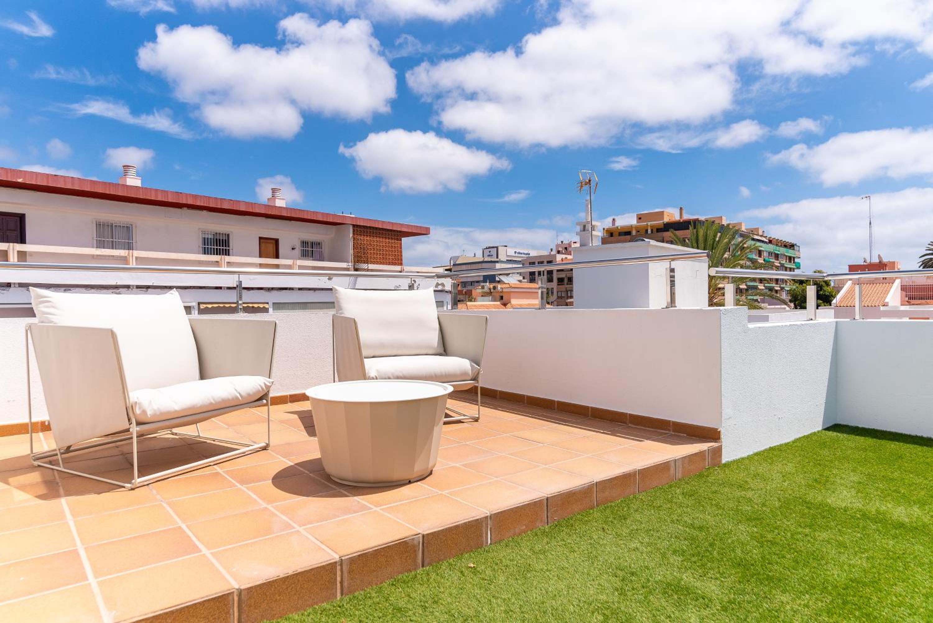 Double Room with Terrace thumbnail 5