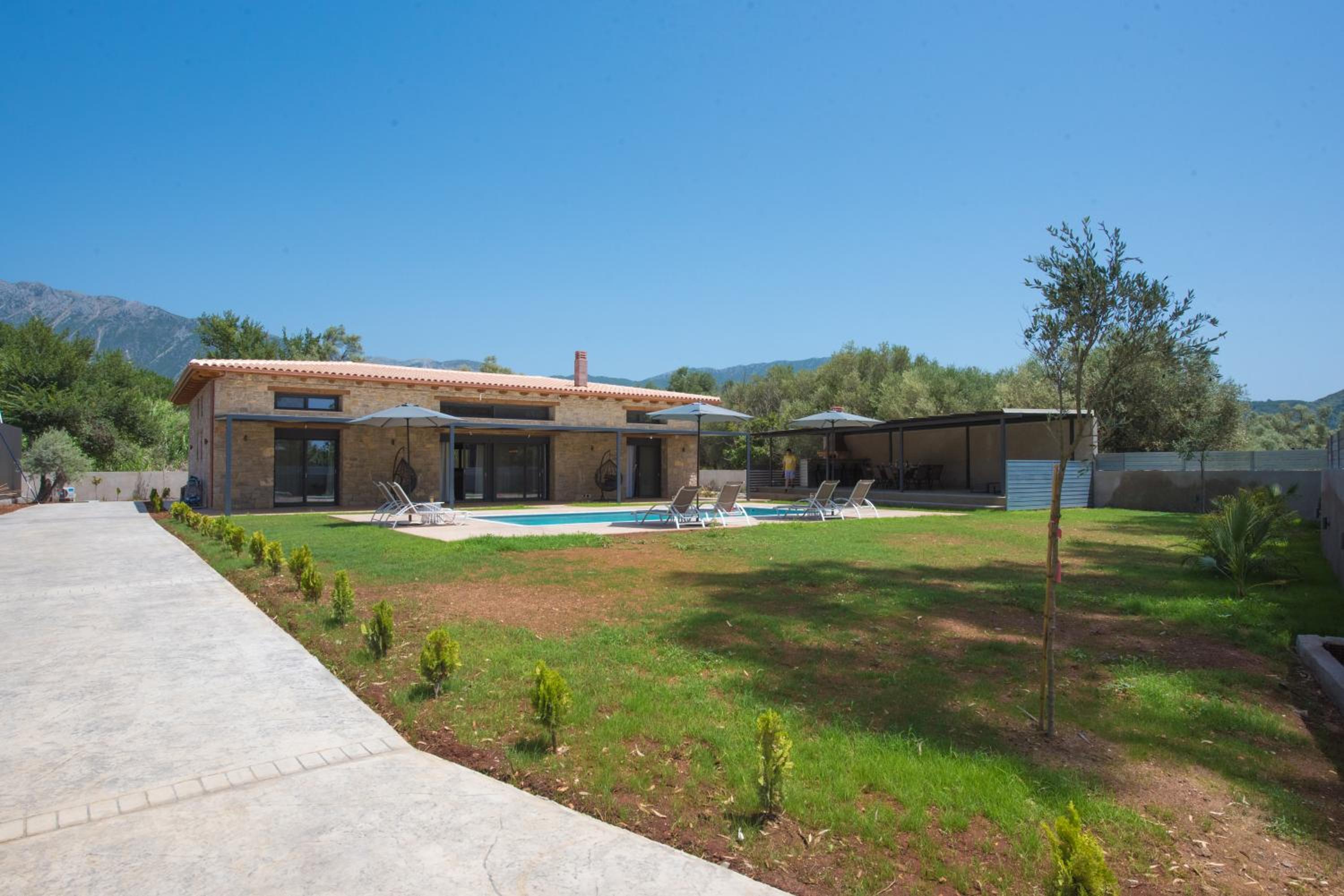 Villa photo 3