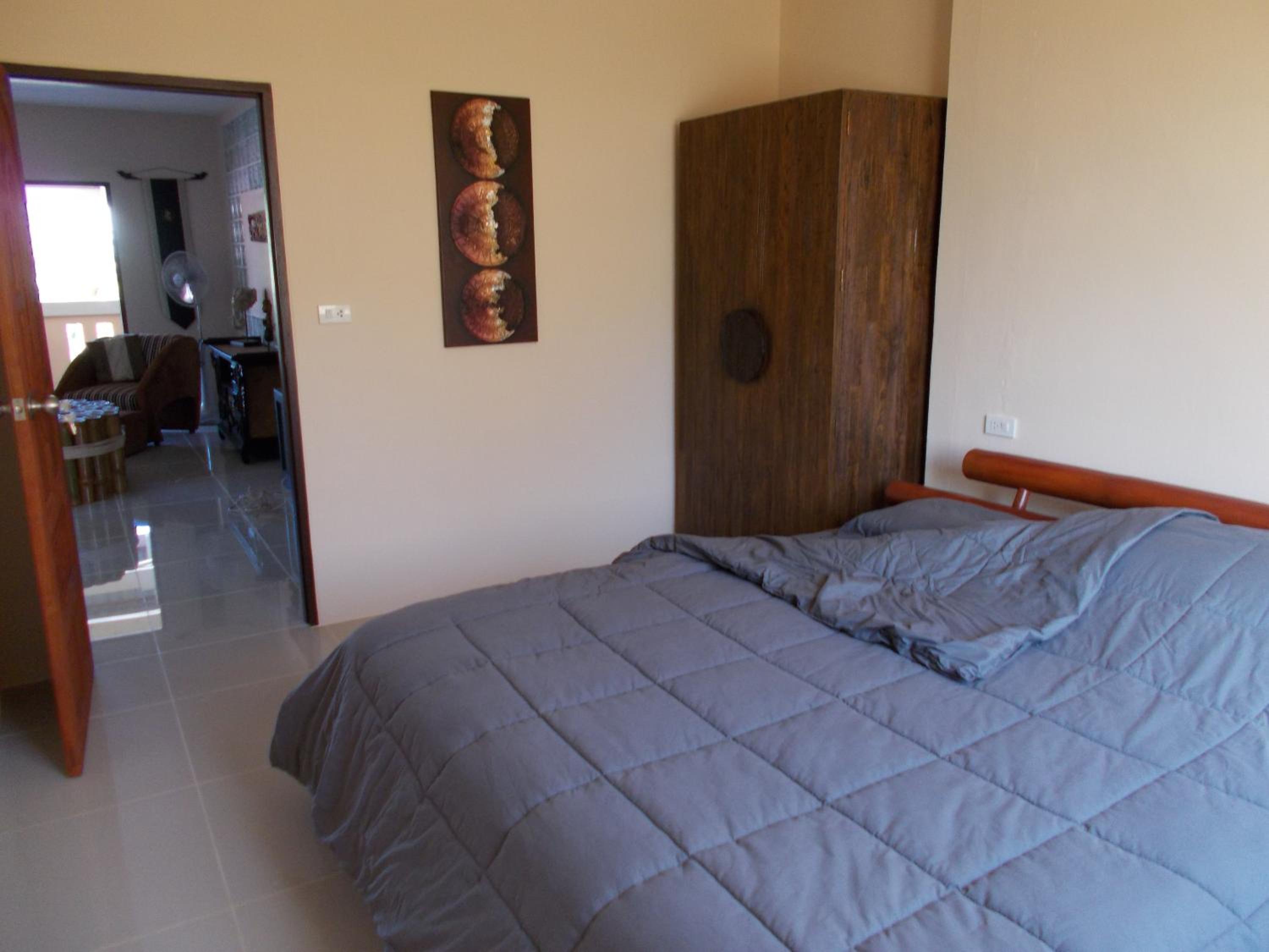 Two-Bedroom Apartment with One Bathroom  - Photo 25