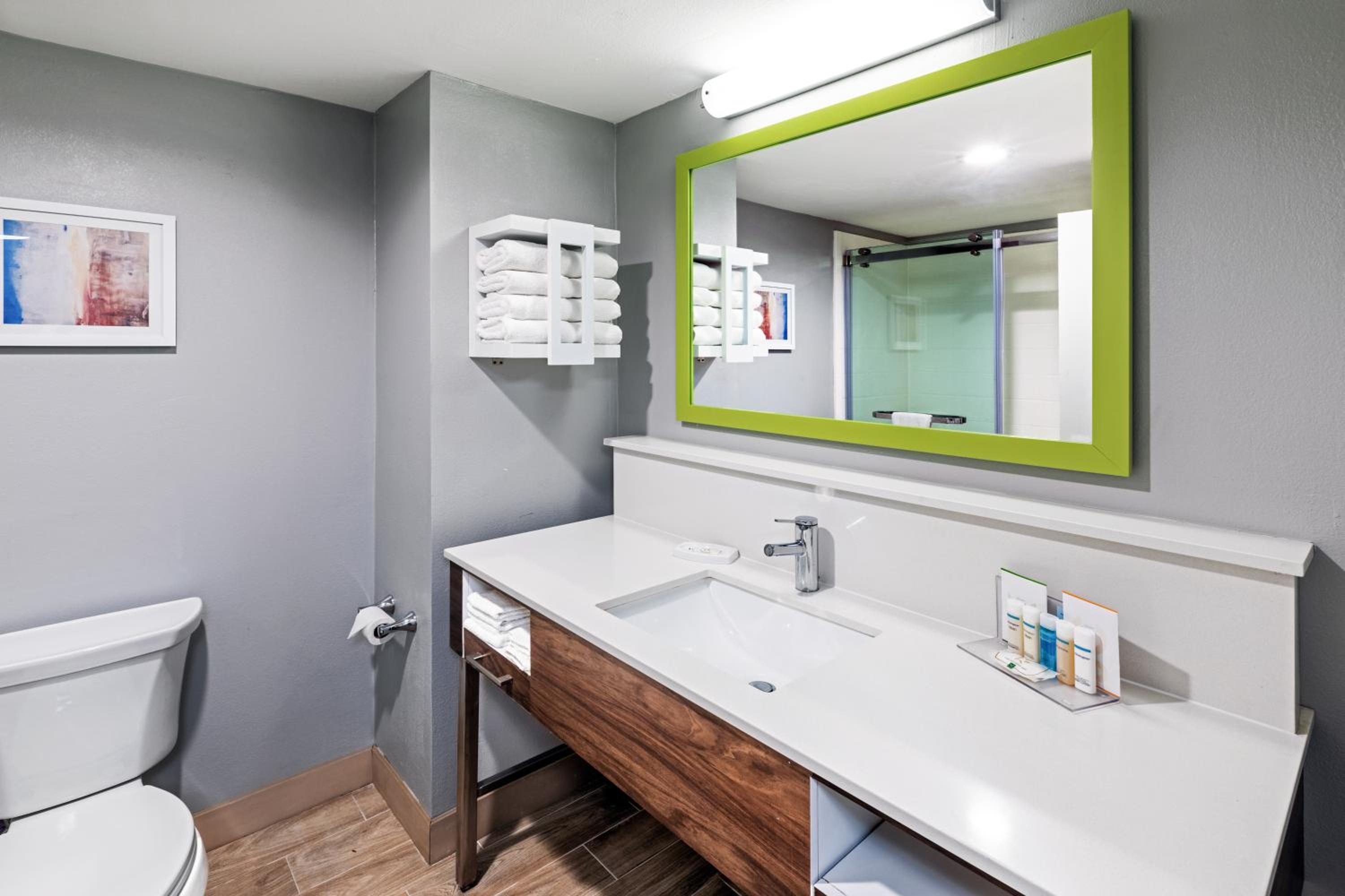 King Room Mobility and Hearing Access/Non-Smoking - Photo 2