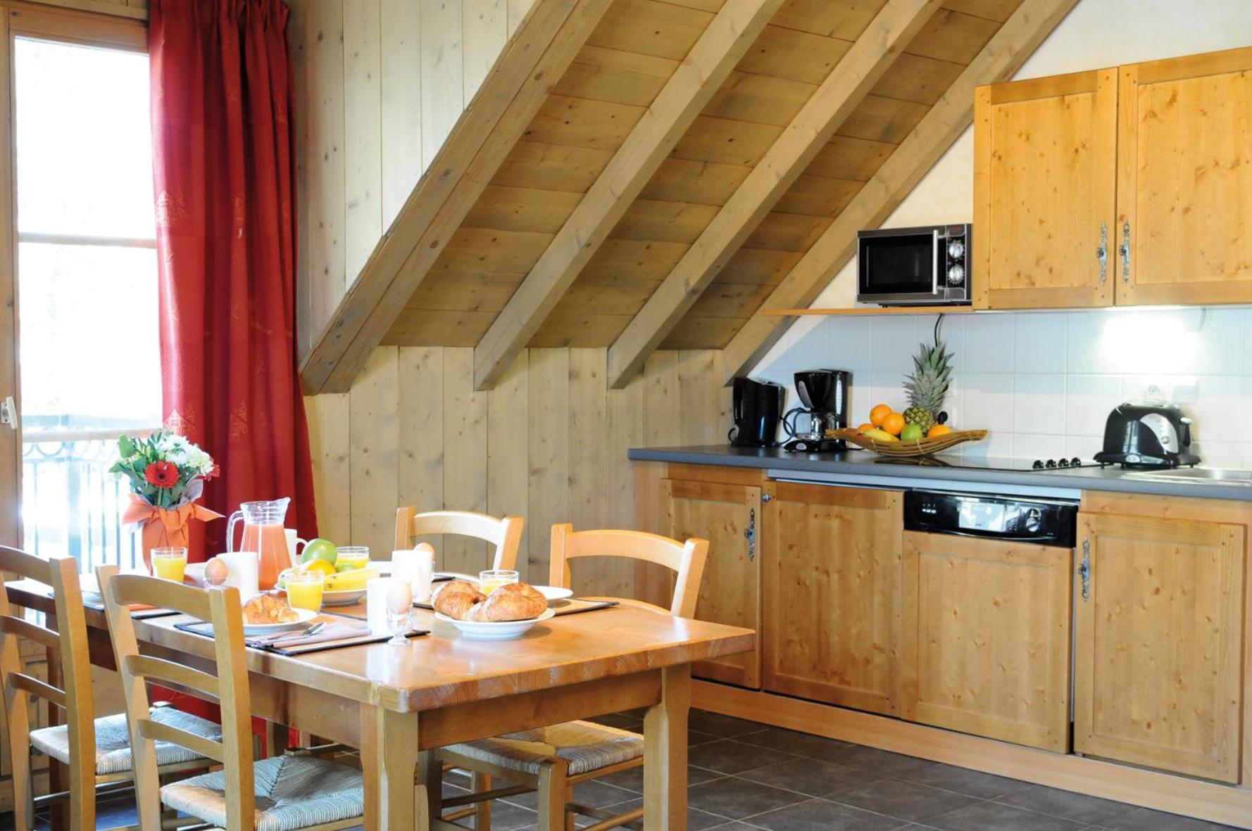 One-Bedroom Apartment (4 Adults)