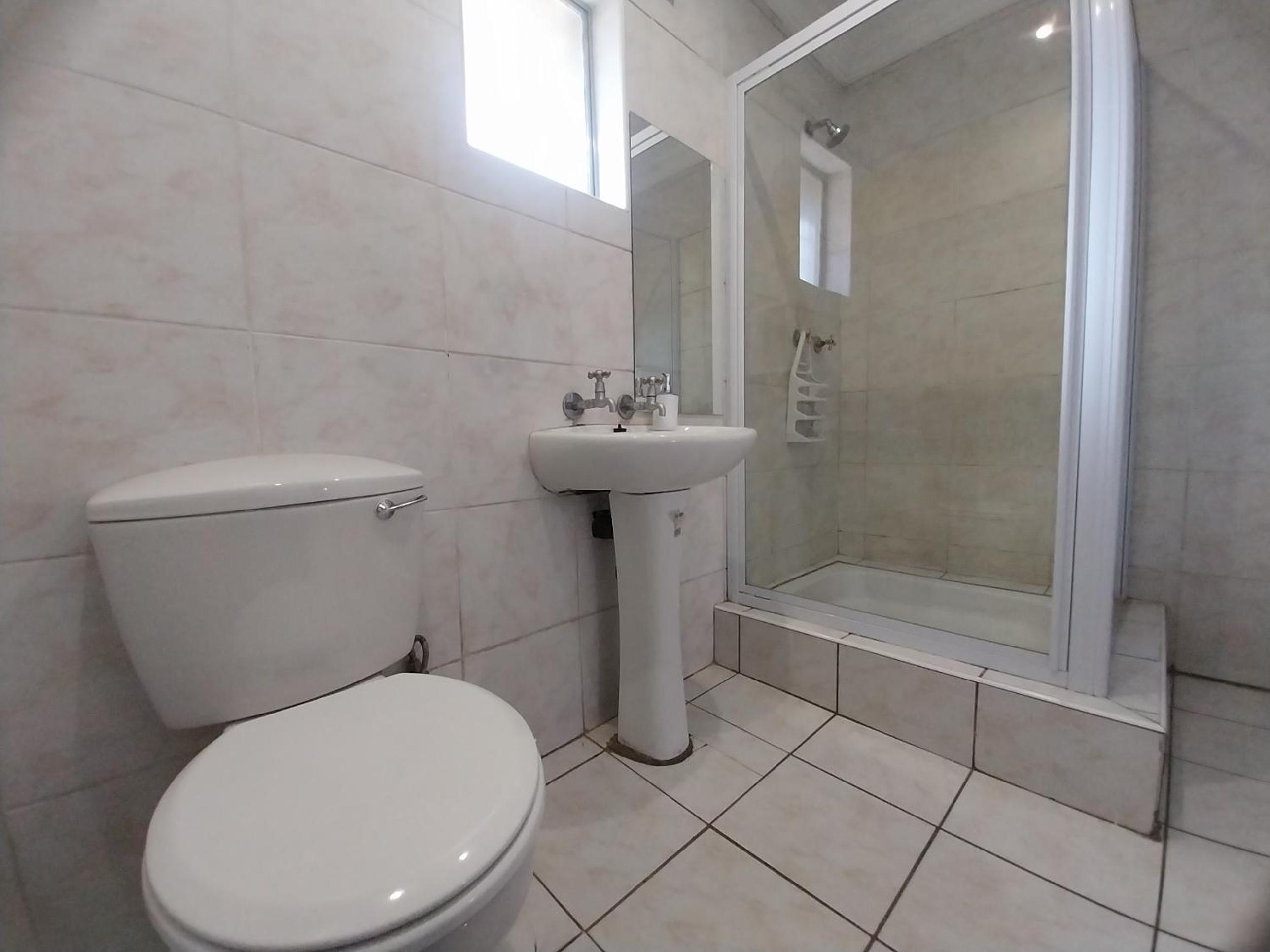 Deluxe Double Room - Photo 13