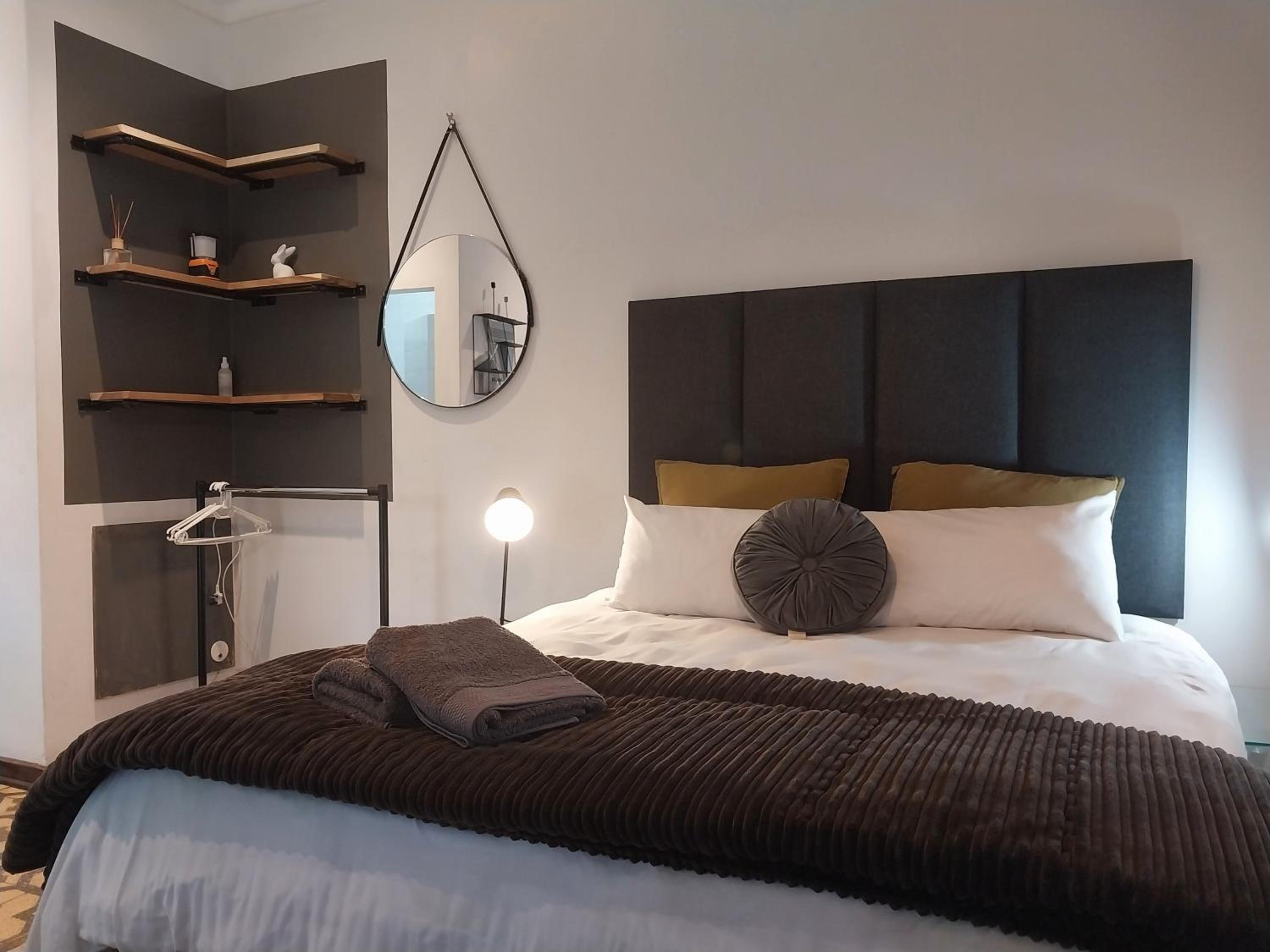 Budget Double Room - Photo 3