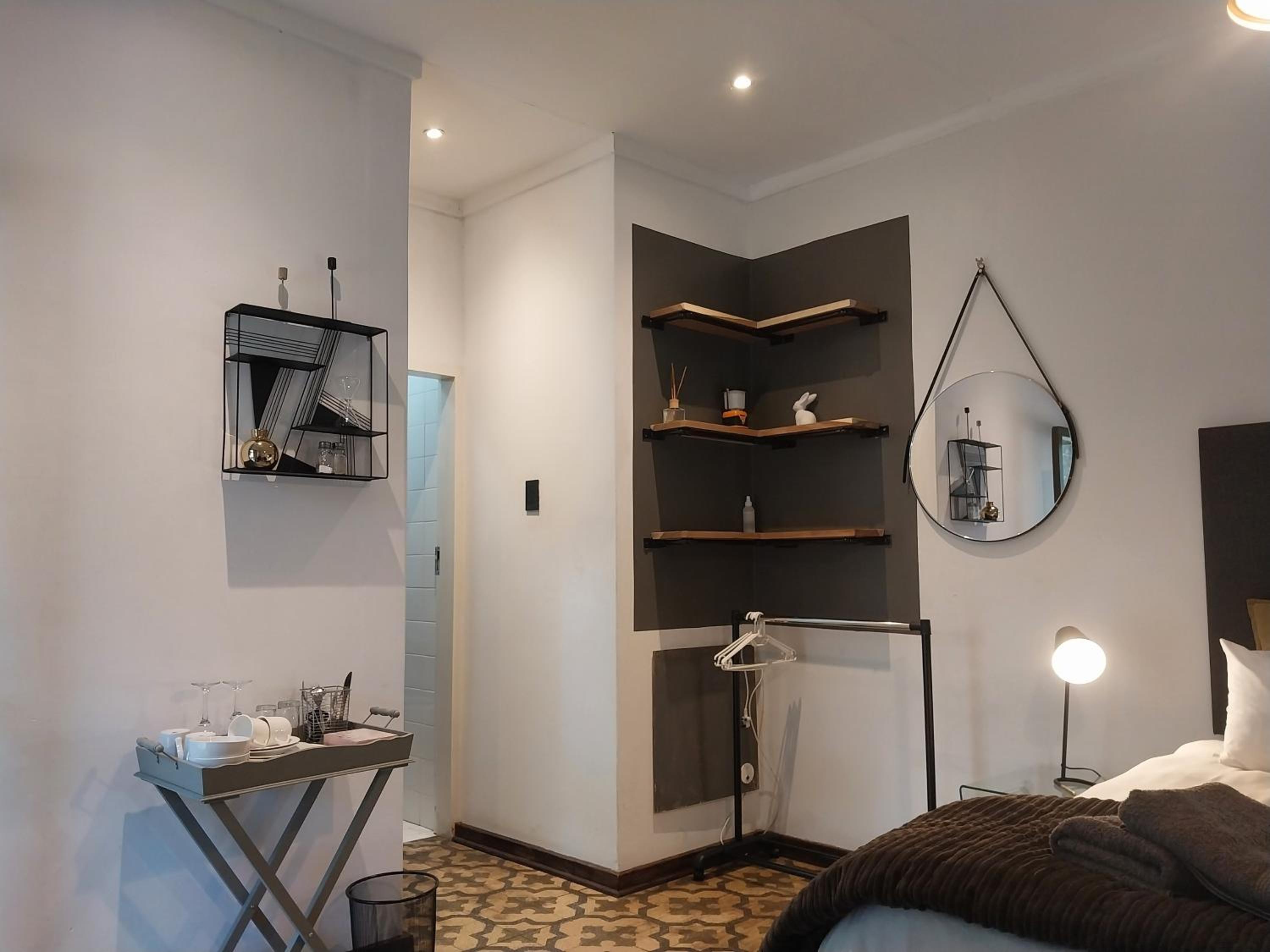 Budget Double Room - Photo 14