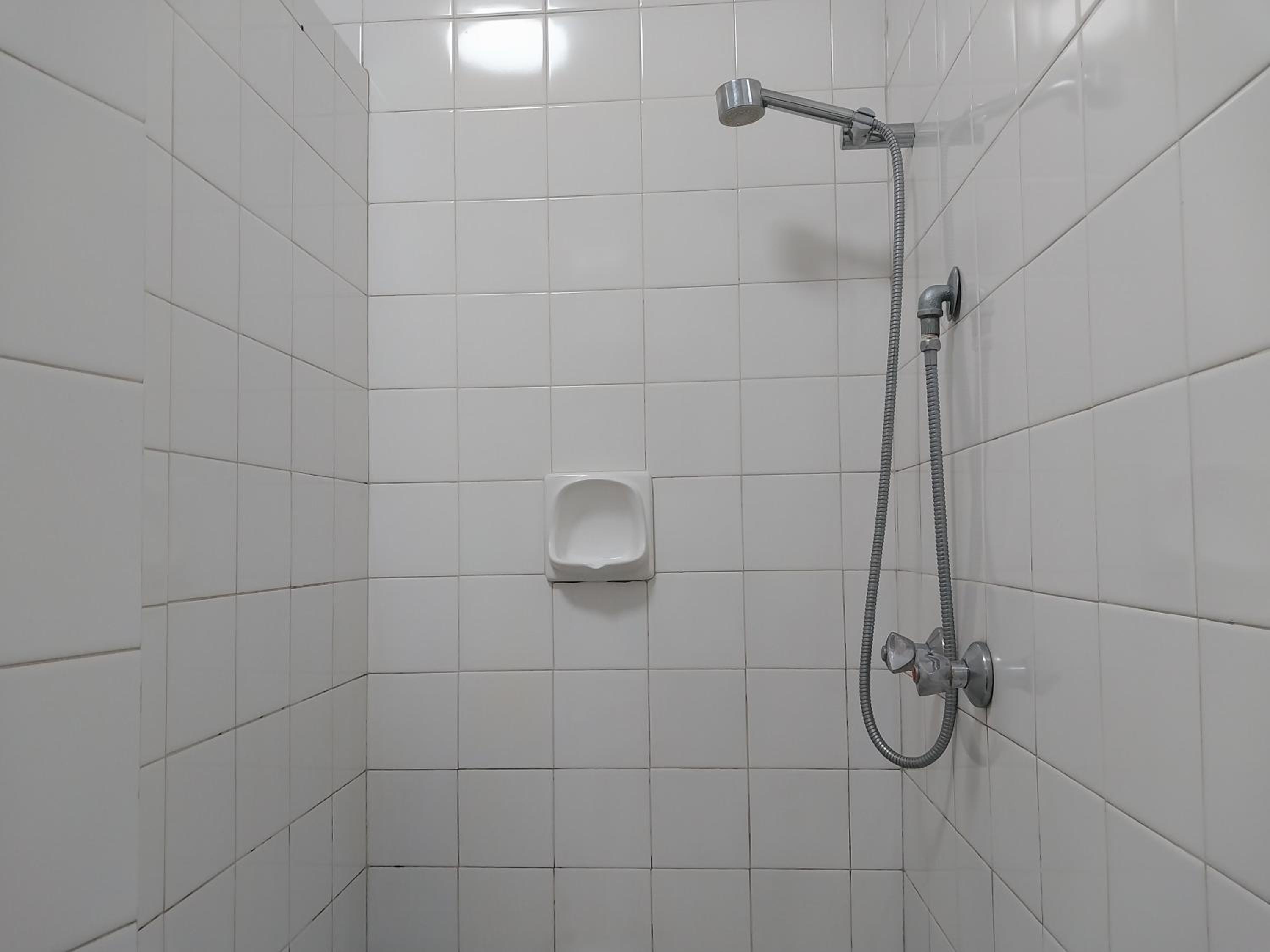 Budget Double Room - Photo 9