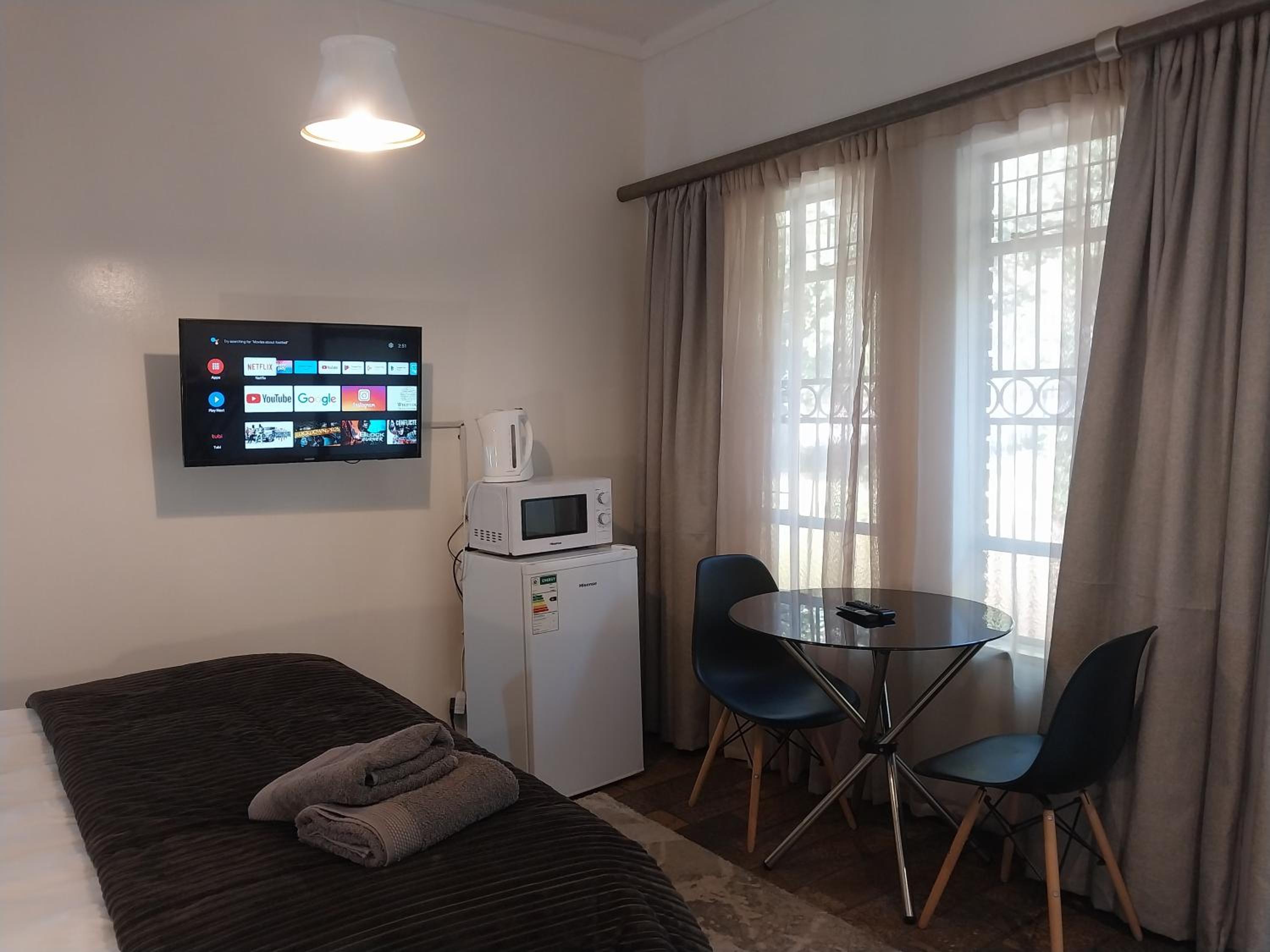 Budget Double Room - Photo 21